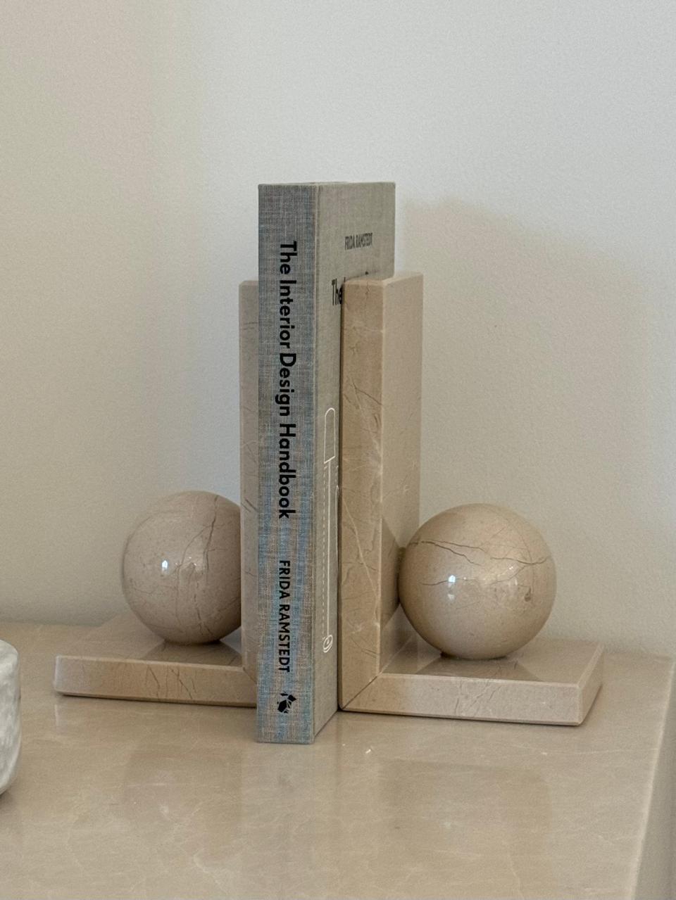 Ffion Beige Marble Bookend ASC5419