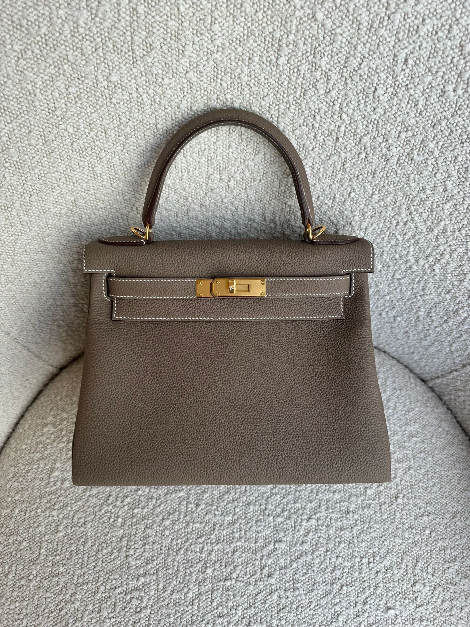 HERMÈS KELLY 28CM ETOUPE Togo with Gold Hardware