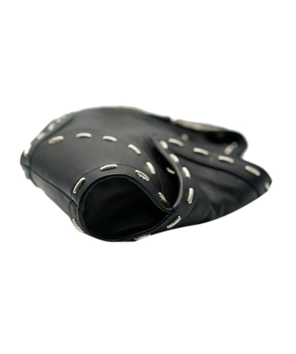 ALEXANDER MCQUEEN BLACK LEATHER SHW CLUTCH AGL2425