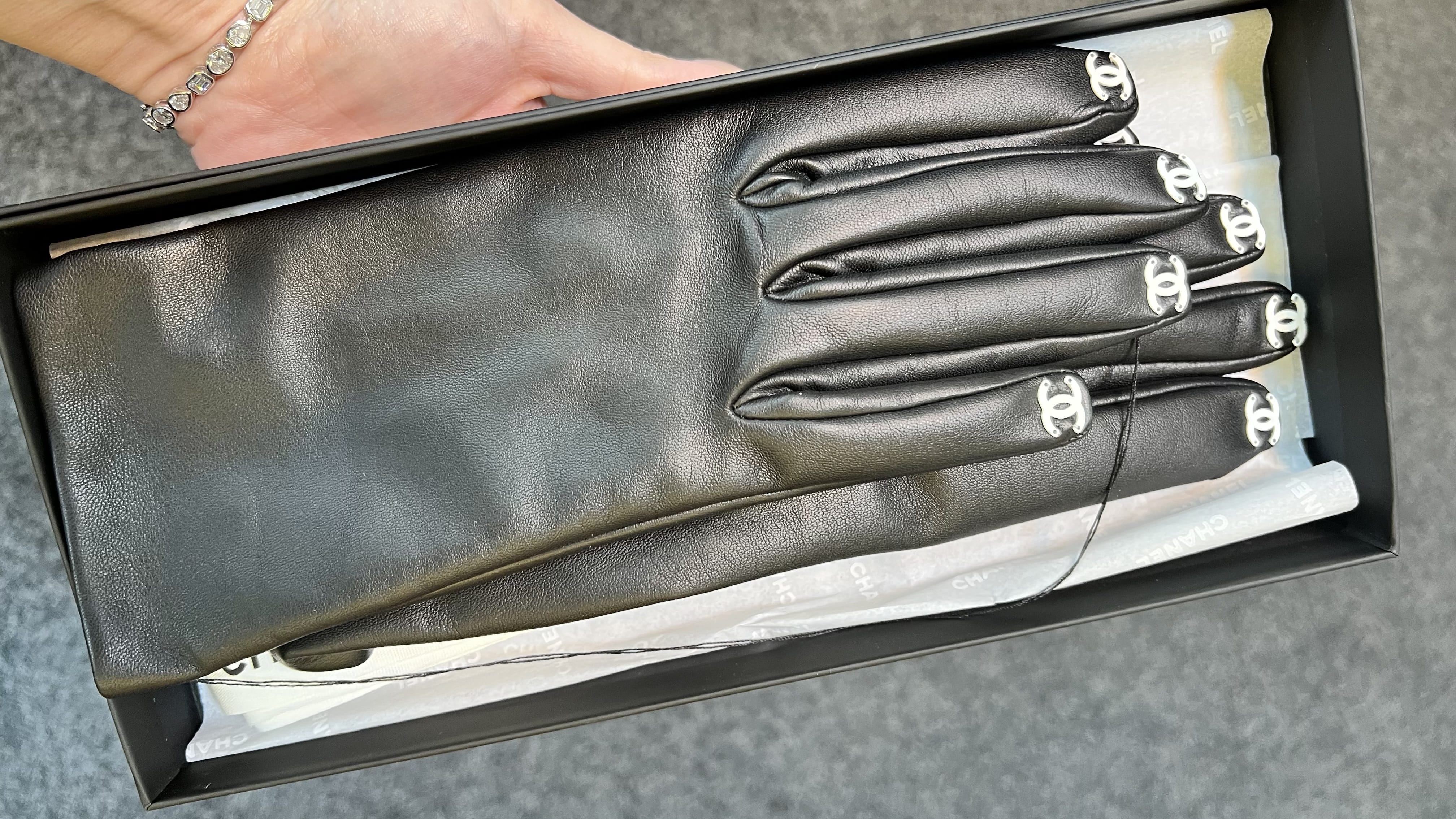 Chanel Chanel CC Gloves Black Lambskin Sz 8.5 SSLG1053