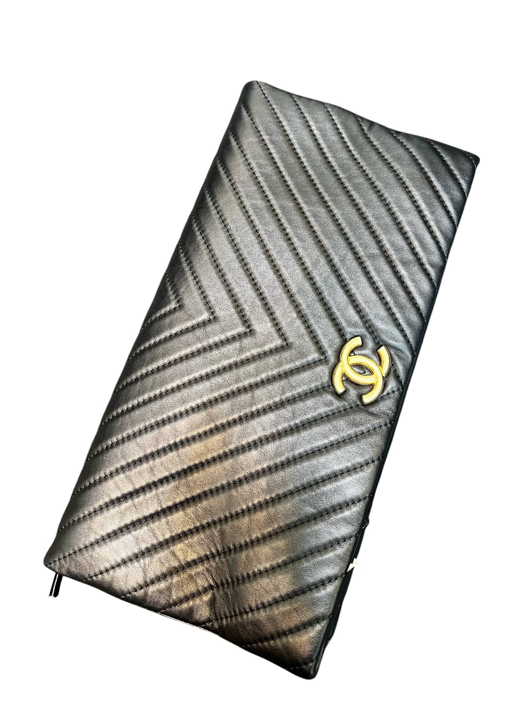 Chanel Chanel Chevron Clutch Black Calfskin GHW #24 SSLG1060
