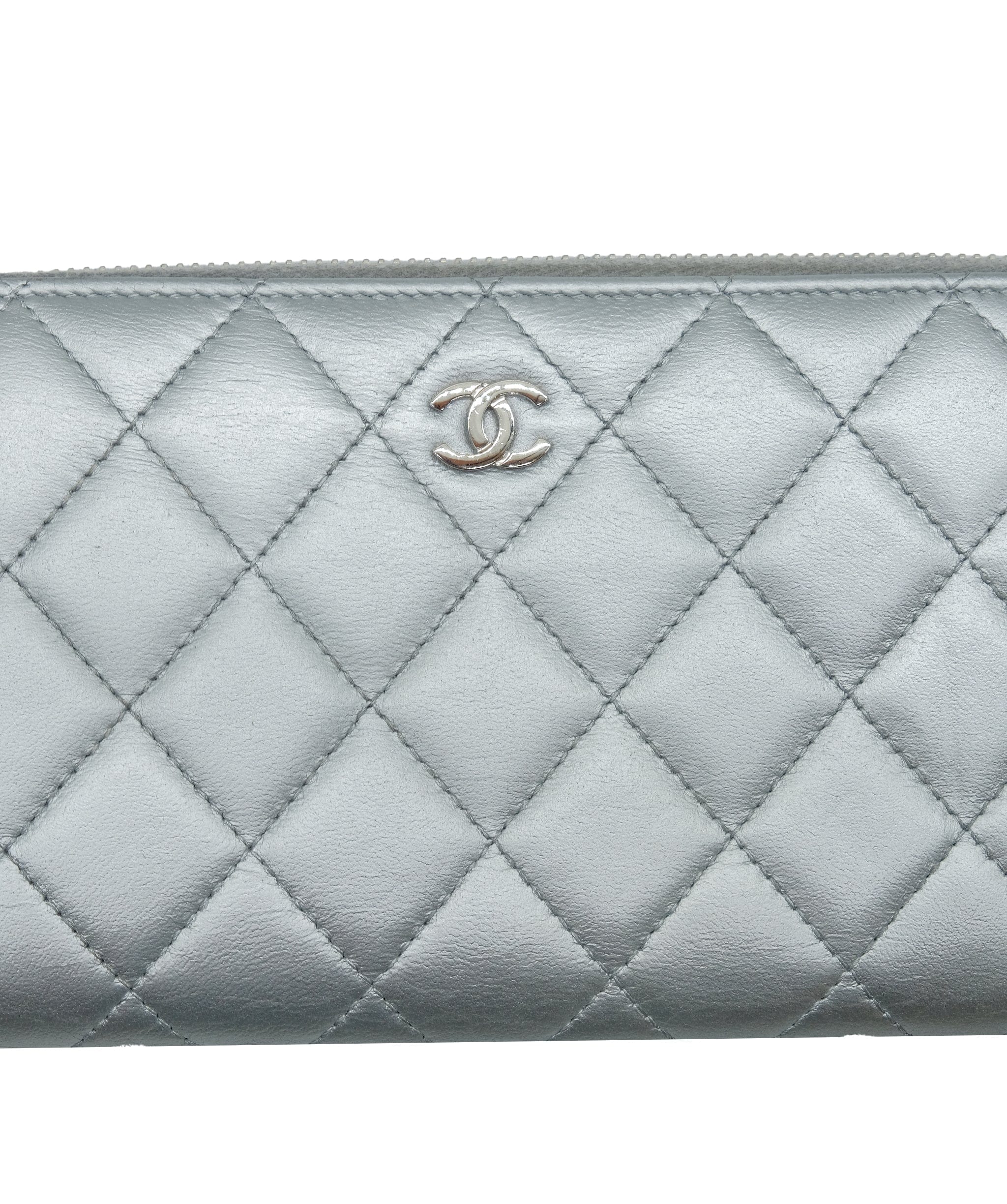 Chanel Chanel Long Wallet Lamb Skin Silver CC Auth 49958A DXBS0326