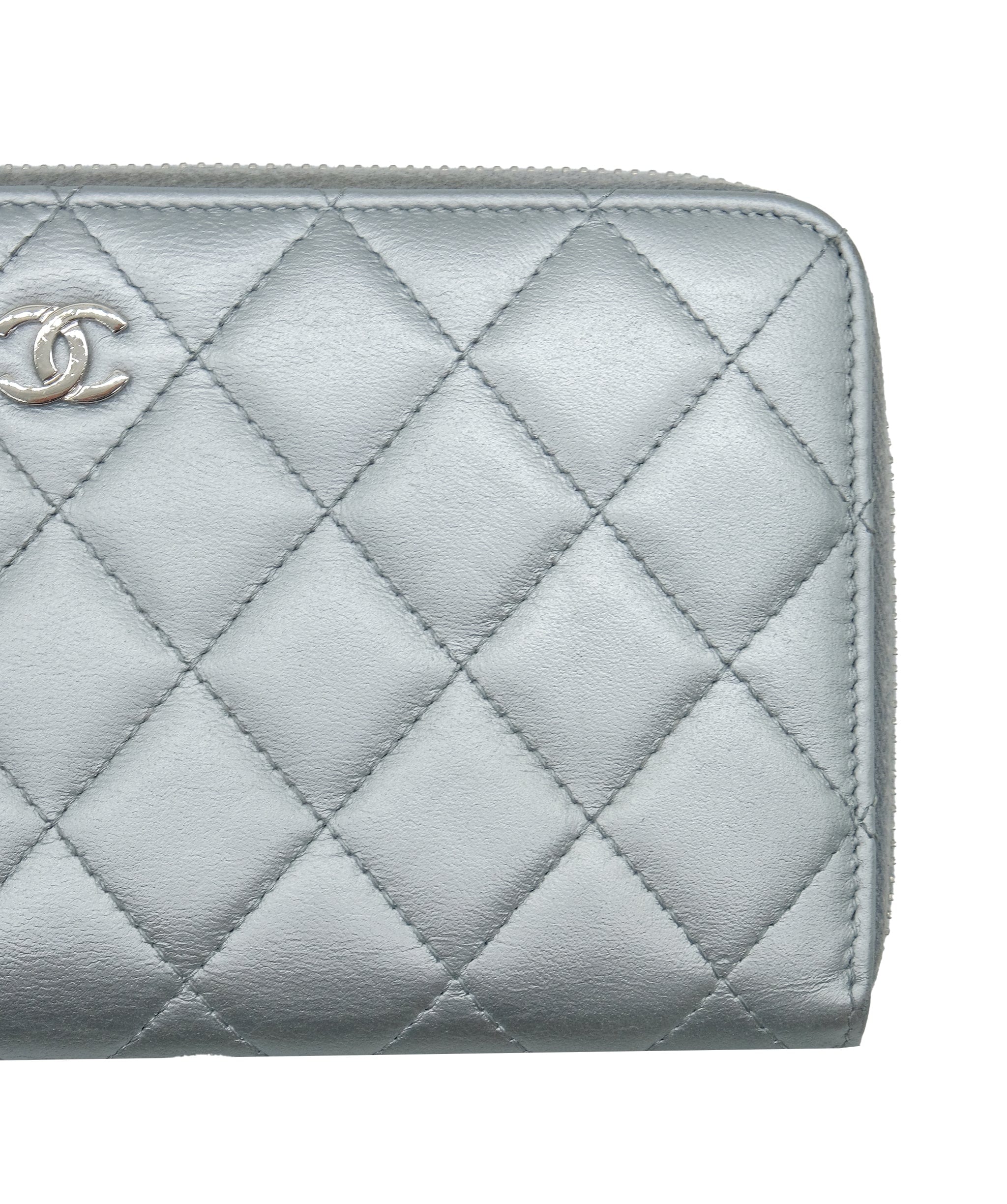 Chanel Chanel Long Wallet Lamb Skin Silver CC Auth 49958A DXBS0326