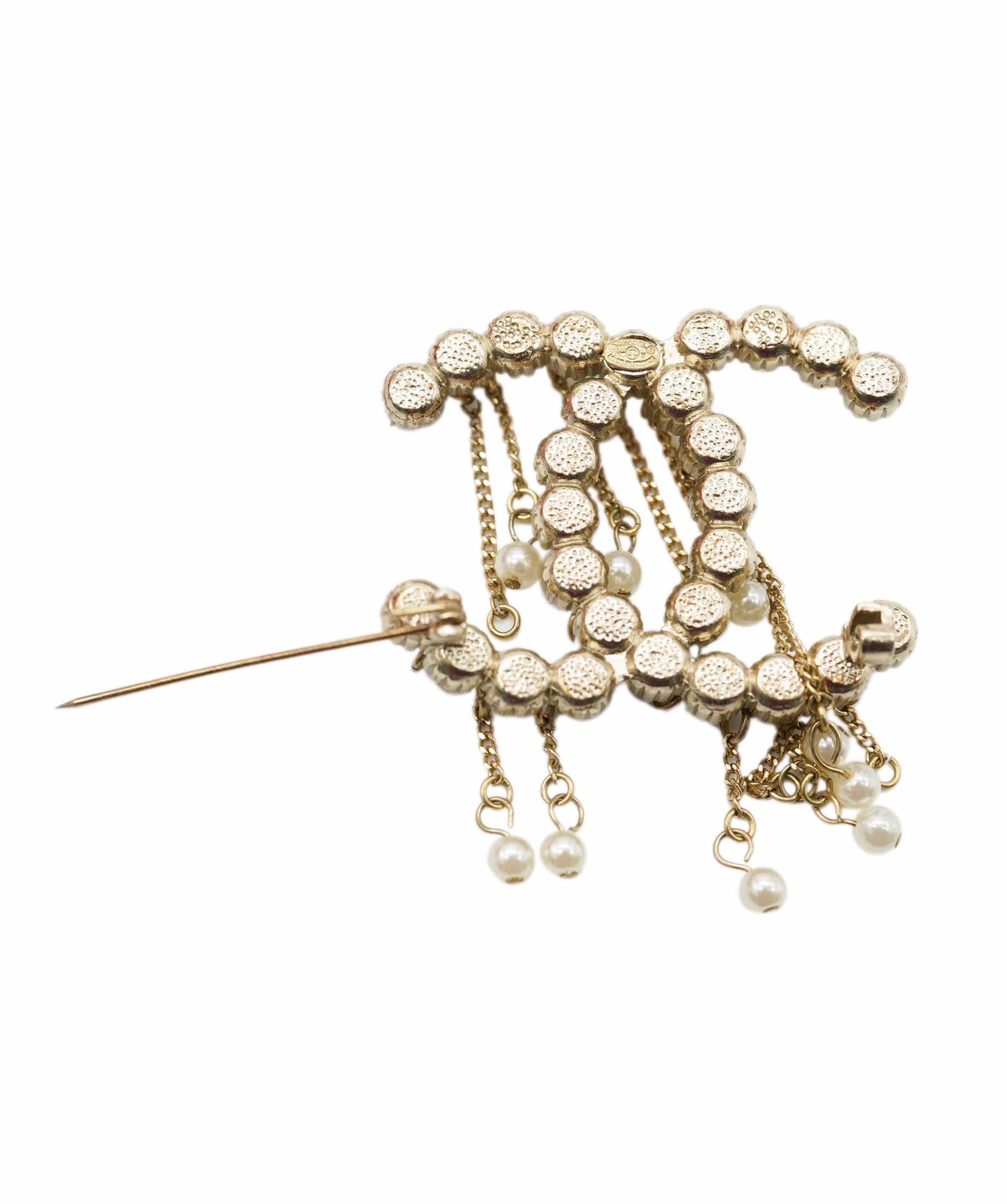 Chanel Chanel Pearl Chain Detail Champagne Gold Brooch ALL0648