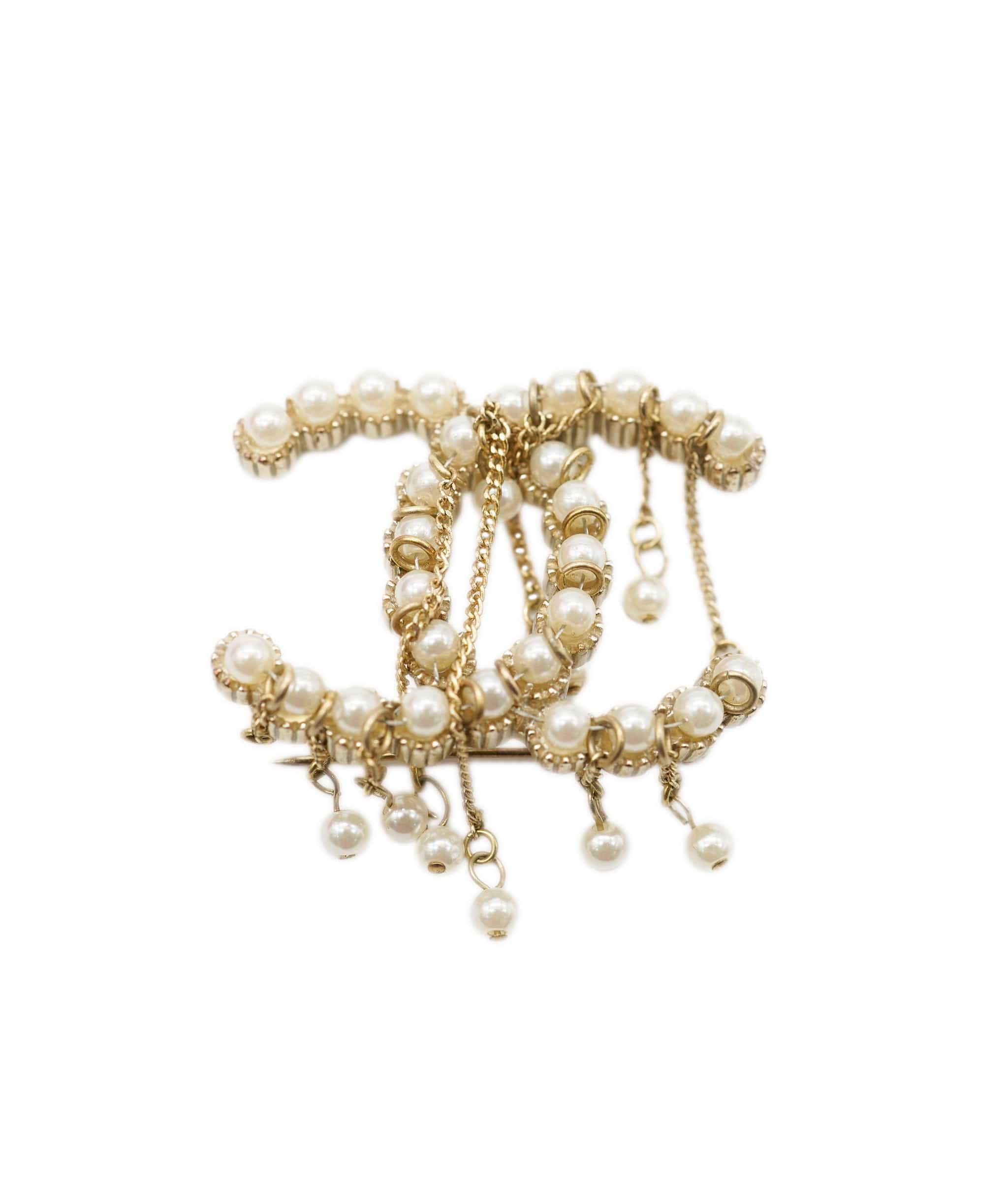 Chanel Chanel Pearl Chain Detail Champagne Gold Brooch ALL0648