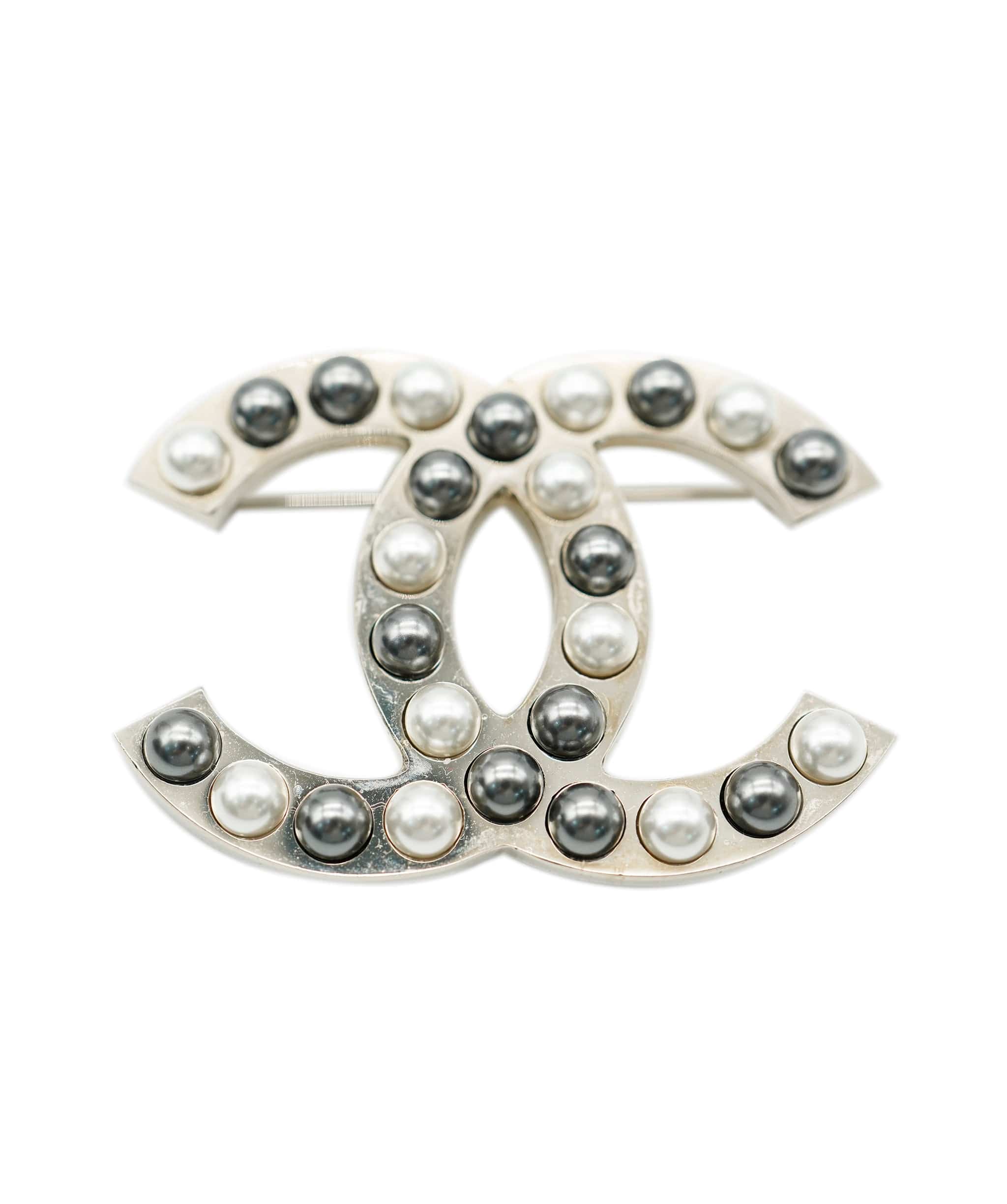 Chanel Chanel CC brooch AVL1181