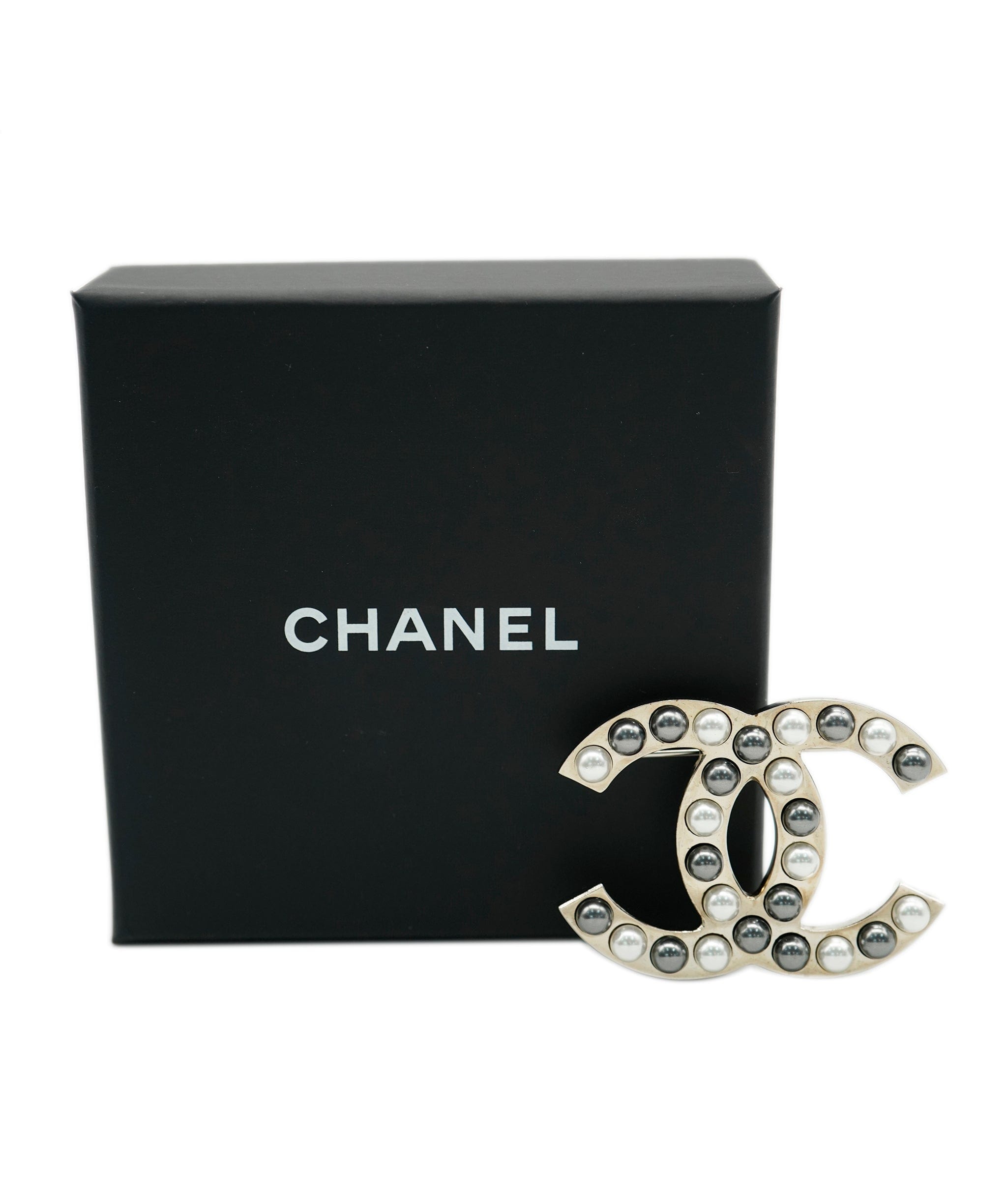 Chanel Chanel CC brooch AVL1181