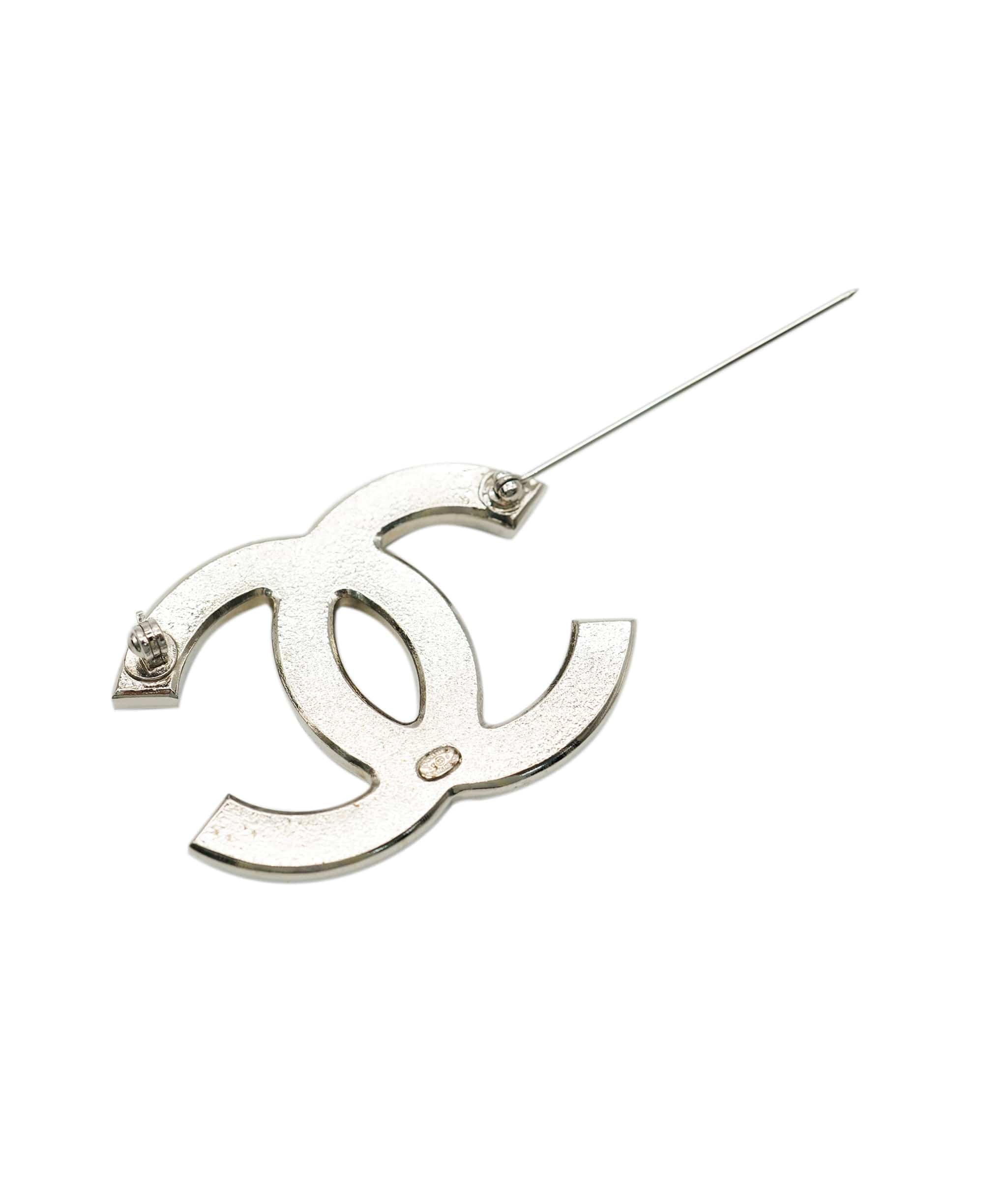 Chanel Chanel CC brooch AVL1181