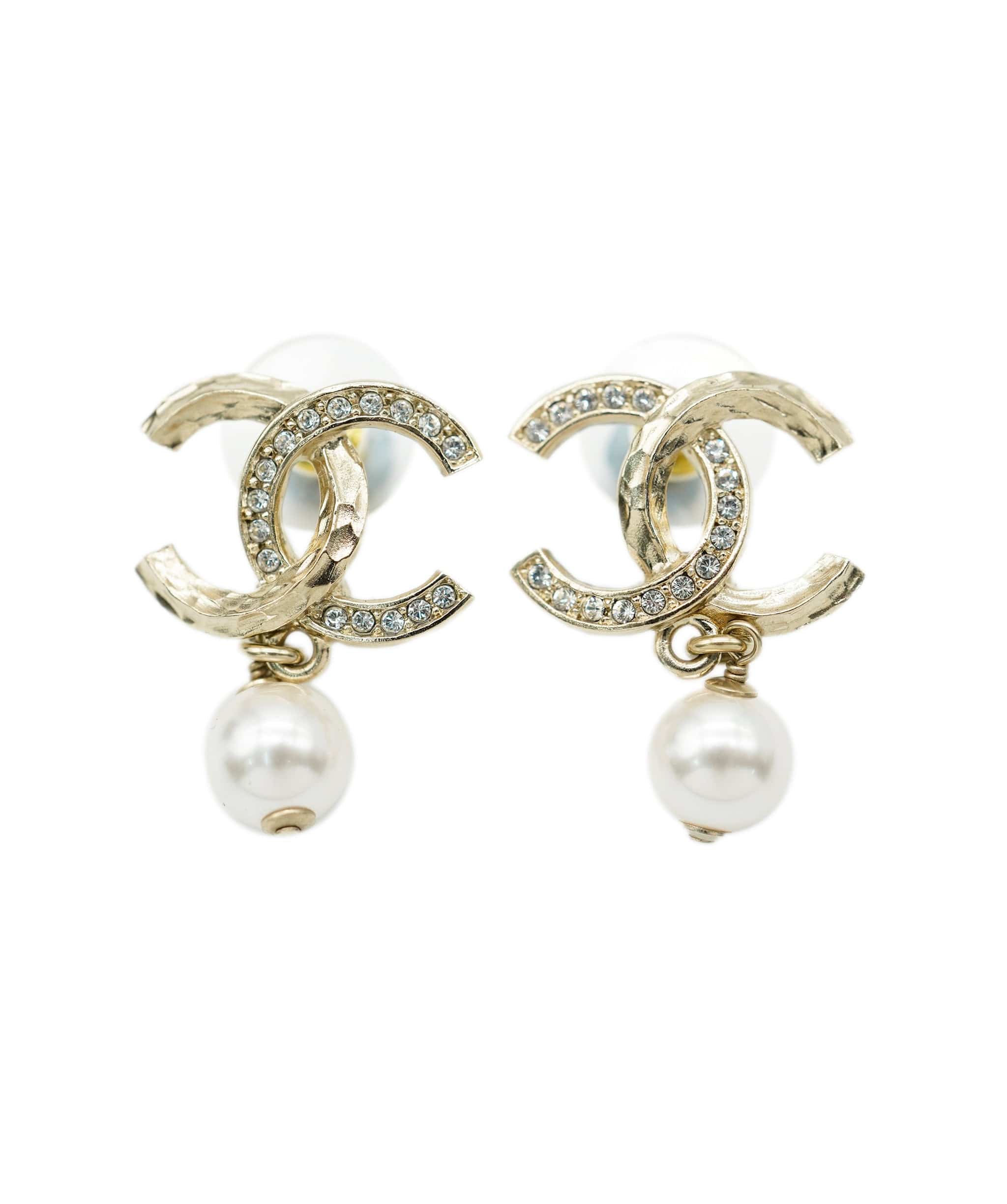 Chanel Chanel diamonte drop earrings with pearl ALC0568