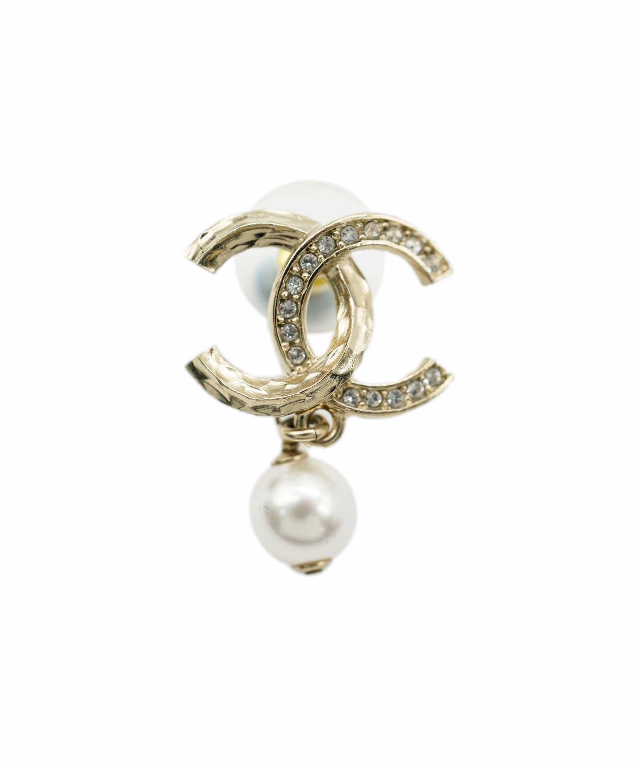 Chanel Chanel diamonte drop earrings with pearl ALC0568