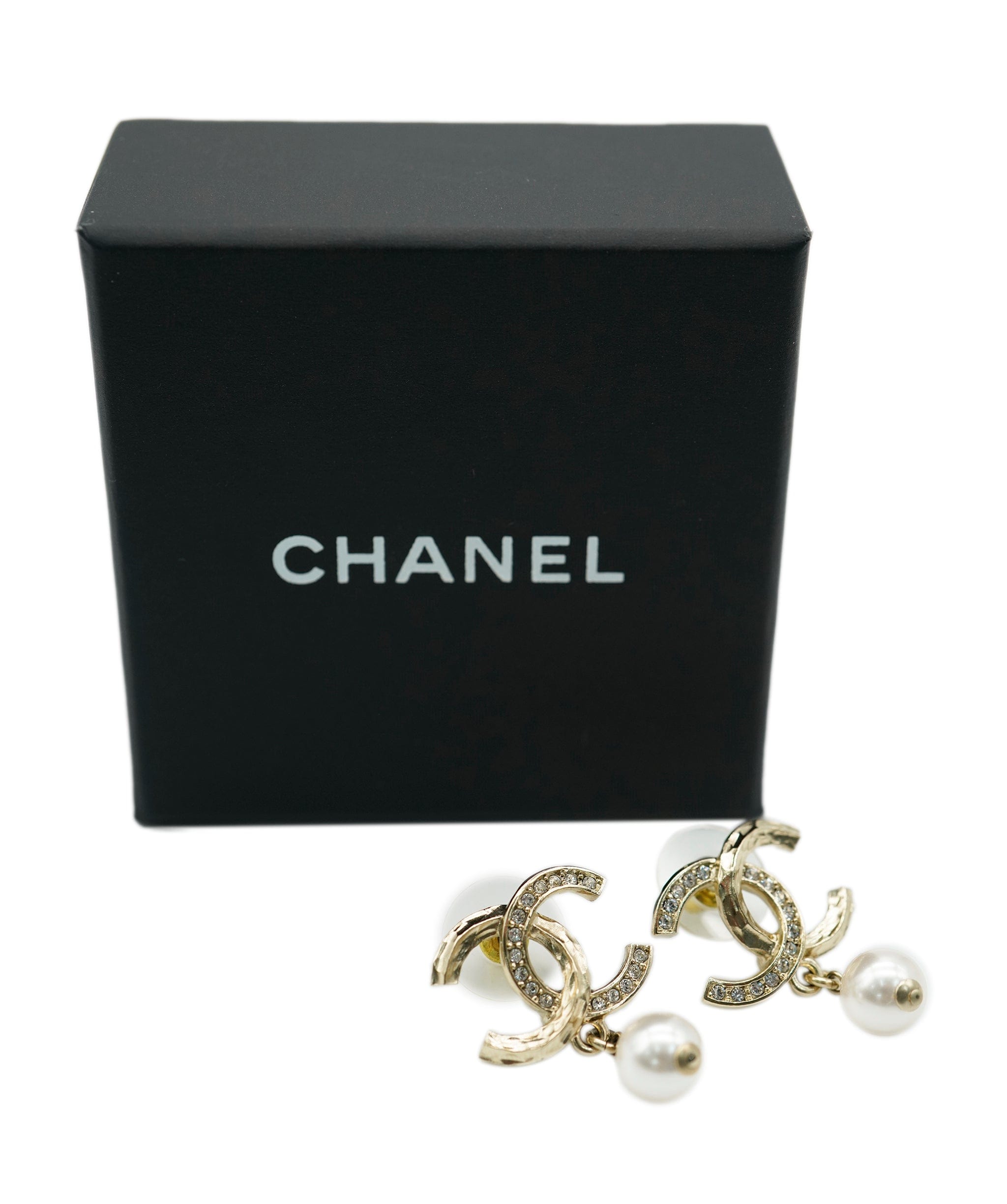 Chanel Chanel diamonte drop earrings with pearl ALC0568