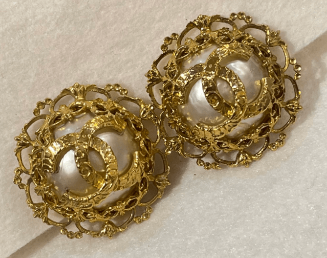 Chanel Chanel Faux pearl earrings gold plated ASL8726