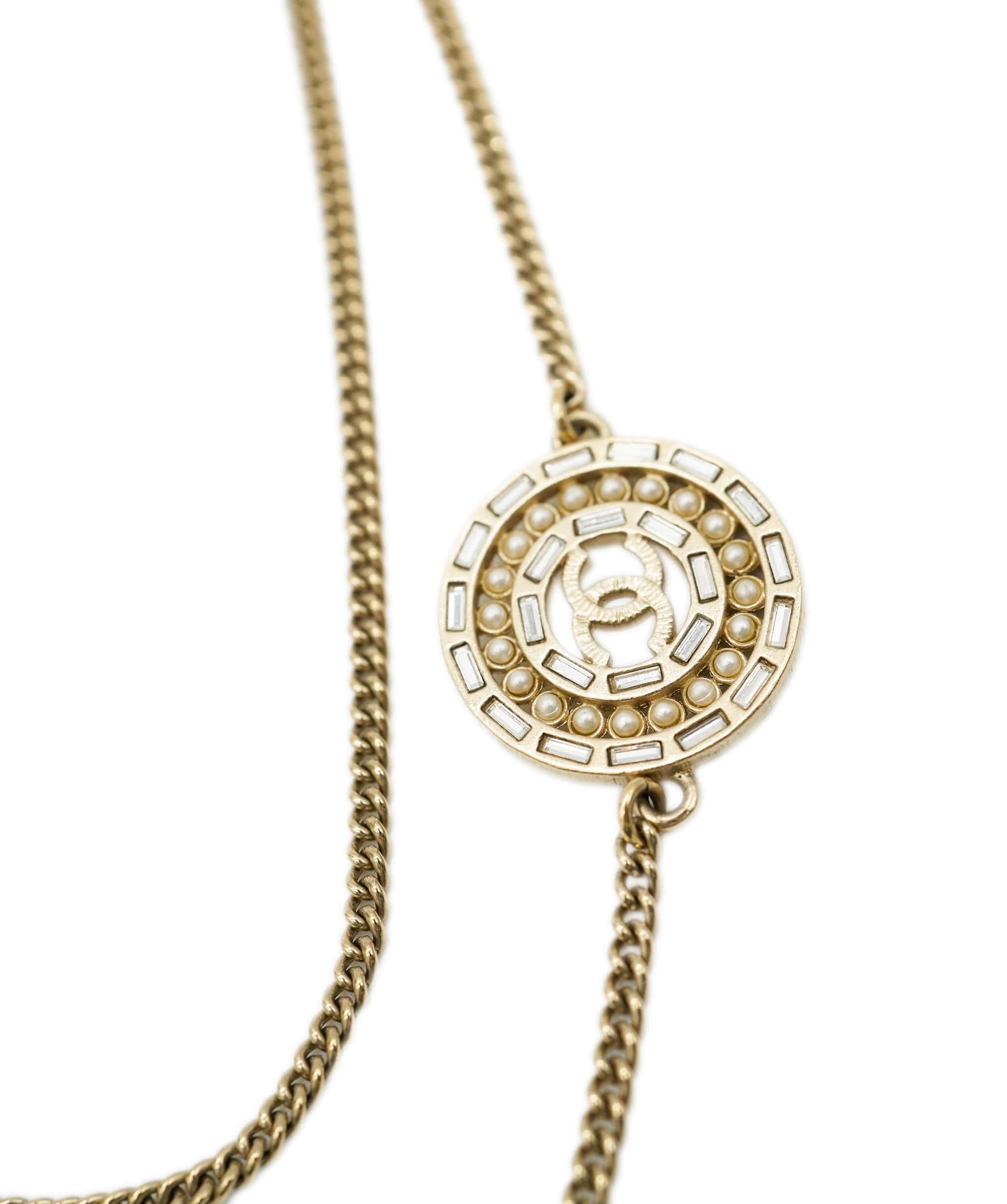 Chanel Chanel gold pearl pendant necklace AJL0089