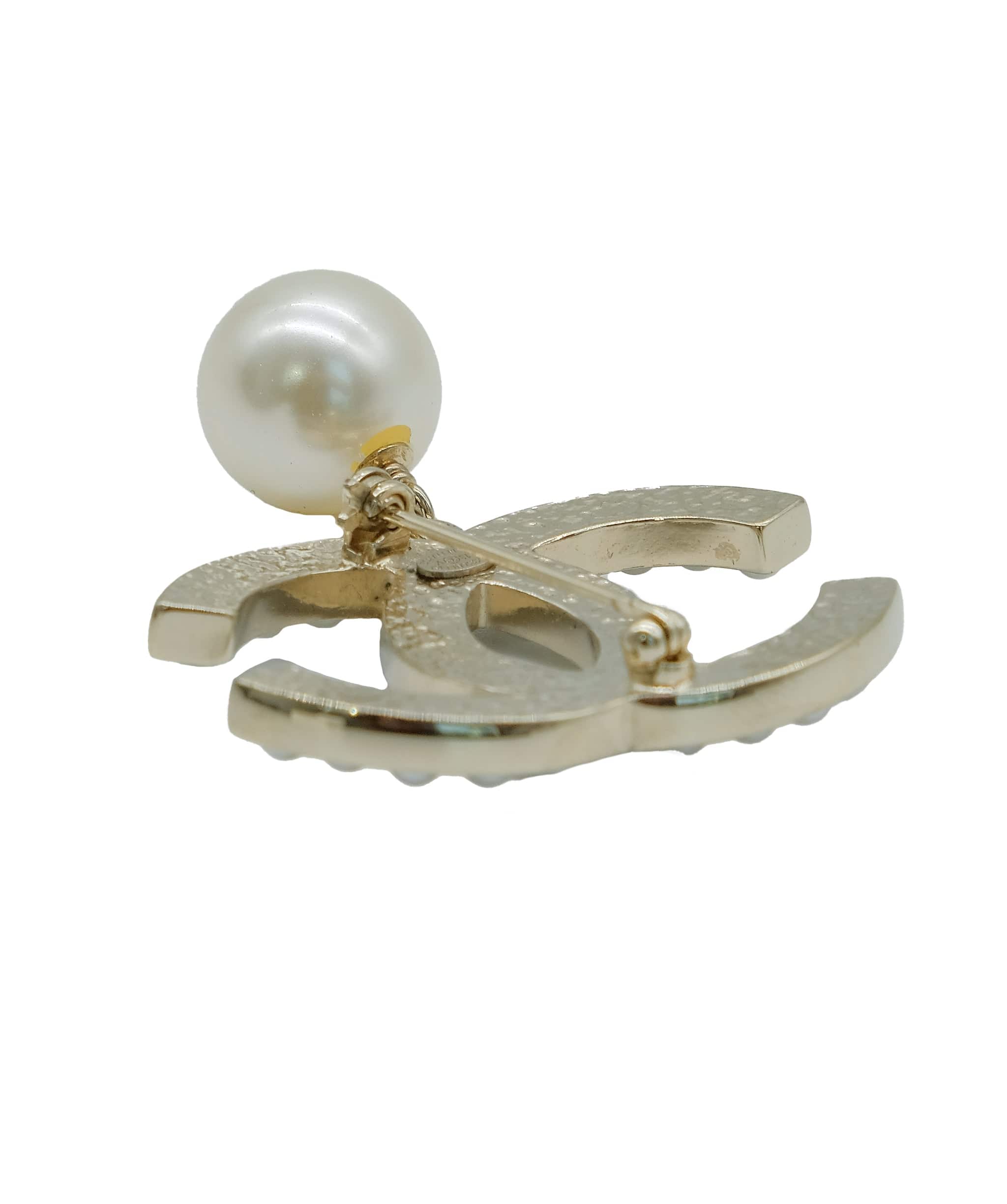 Chanel Chanel Pearl Brooch RJC2583