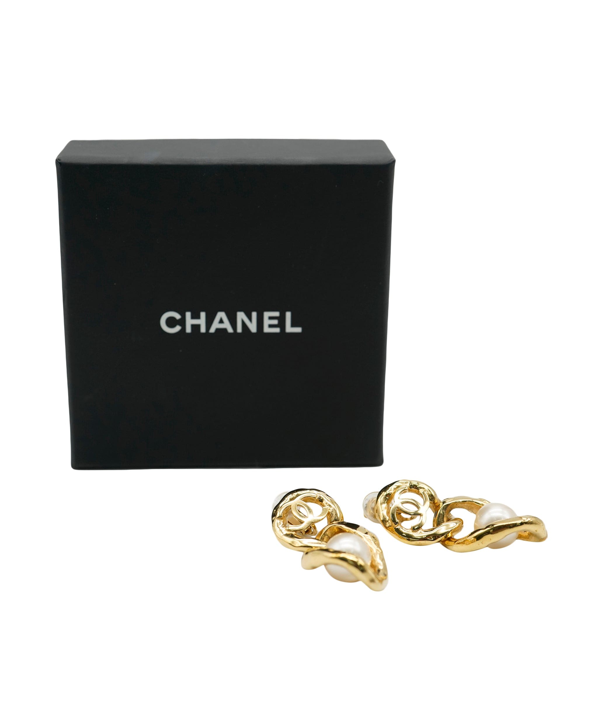 Chanel Chanel pearl drop quilted earrings  ALC0758