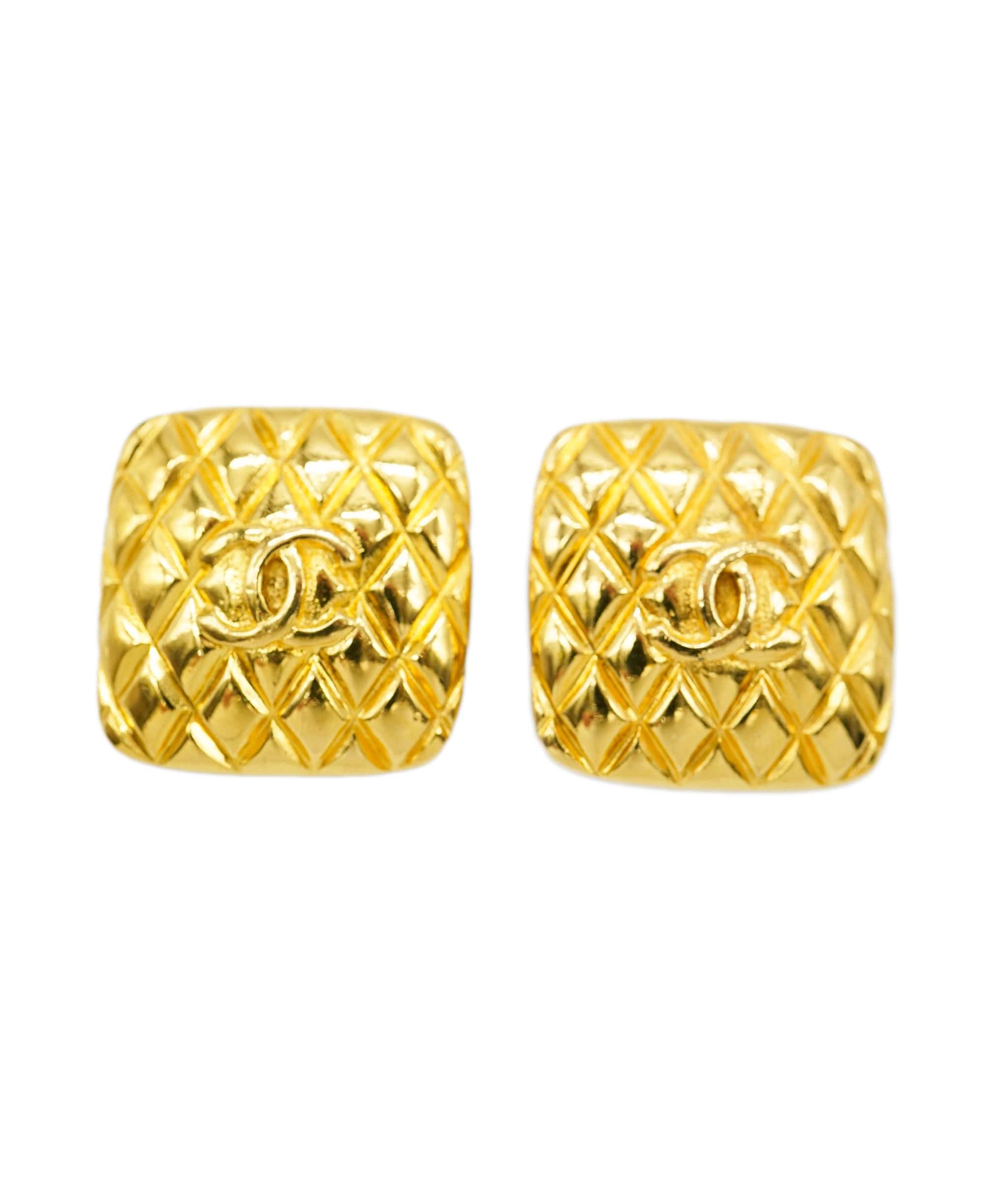 Chanel Chanel quilted CC logo Clip on earrings  - AGL2007