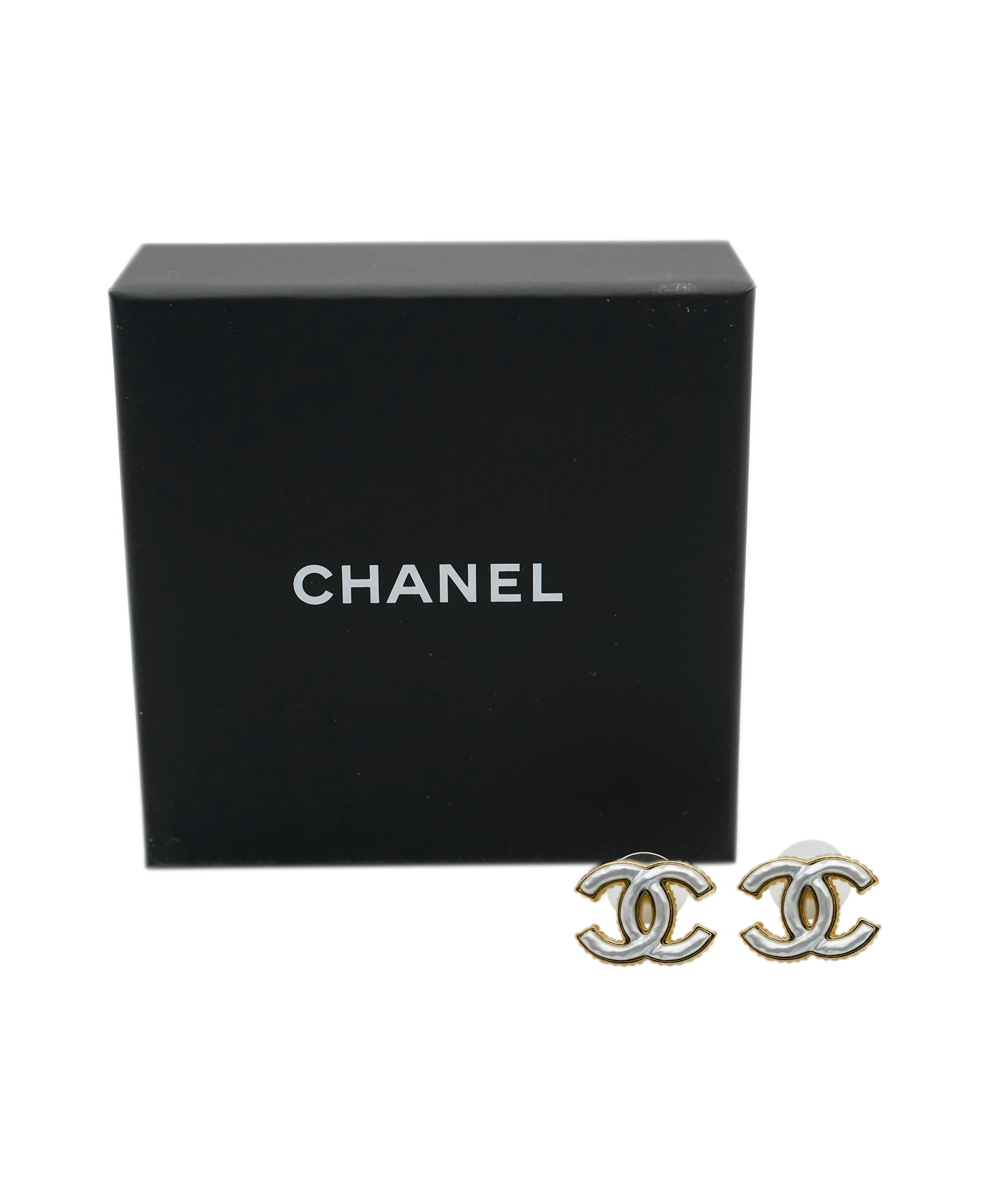 Chanel chanel white pearl effect cc studs GHW  ASL9333