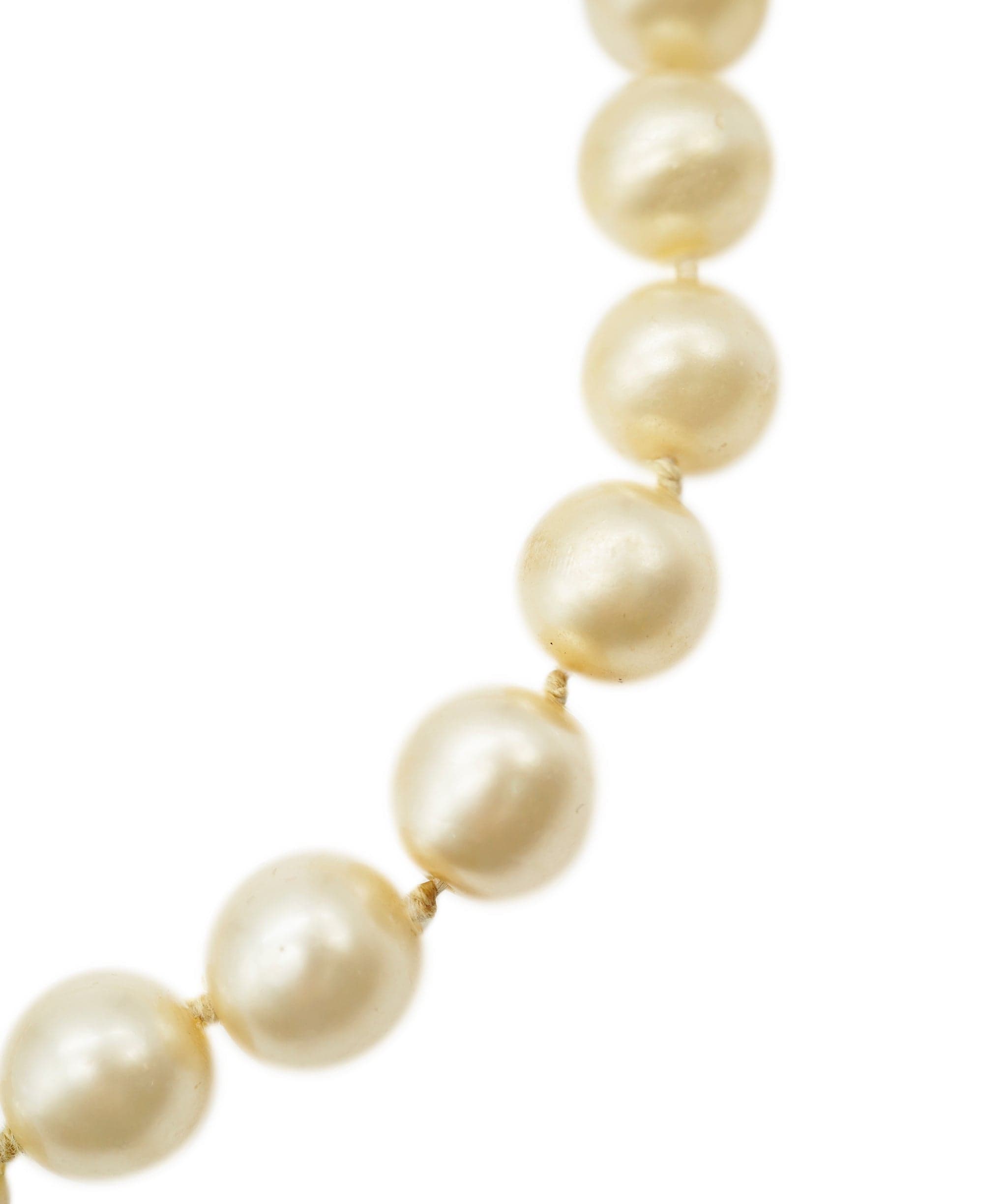 Chanel RARE chanel turnlock pearl necklace ALC0766