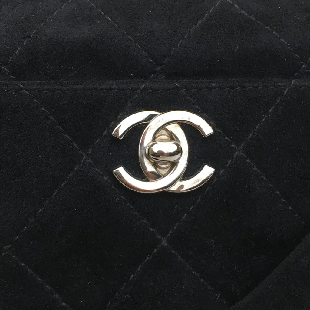 Chanel AUCTION Chanel Vintage Camera Bag Black Suede L-OLWUT6