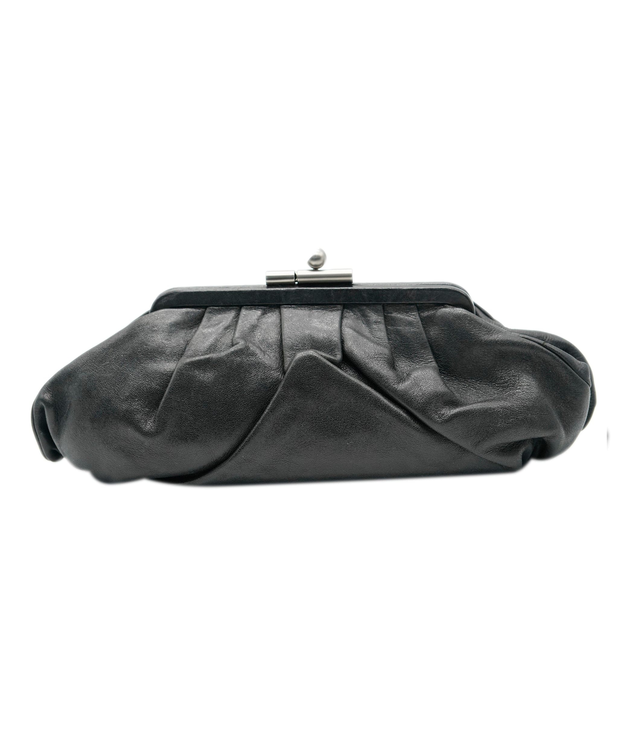 Chanel Chanel black clutch kisslock ALC0579