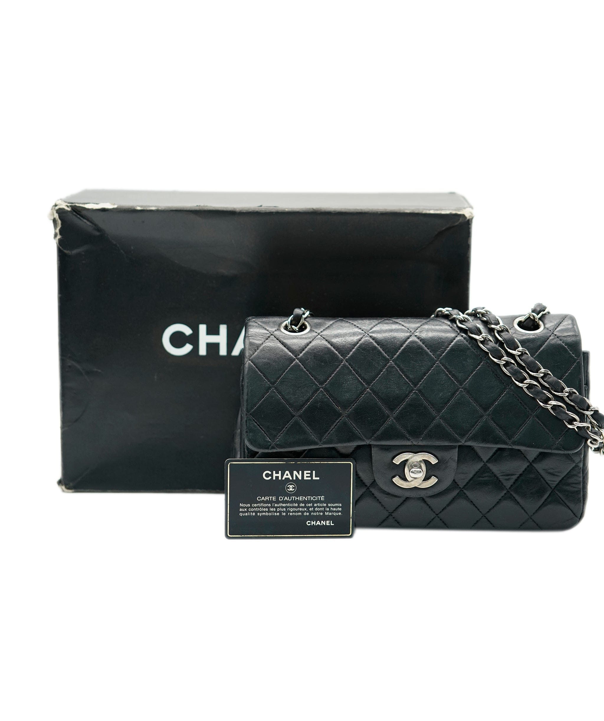 Chanel Chanel Black medium classic flap bag ASC2295