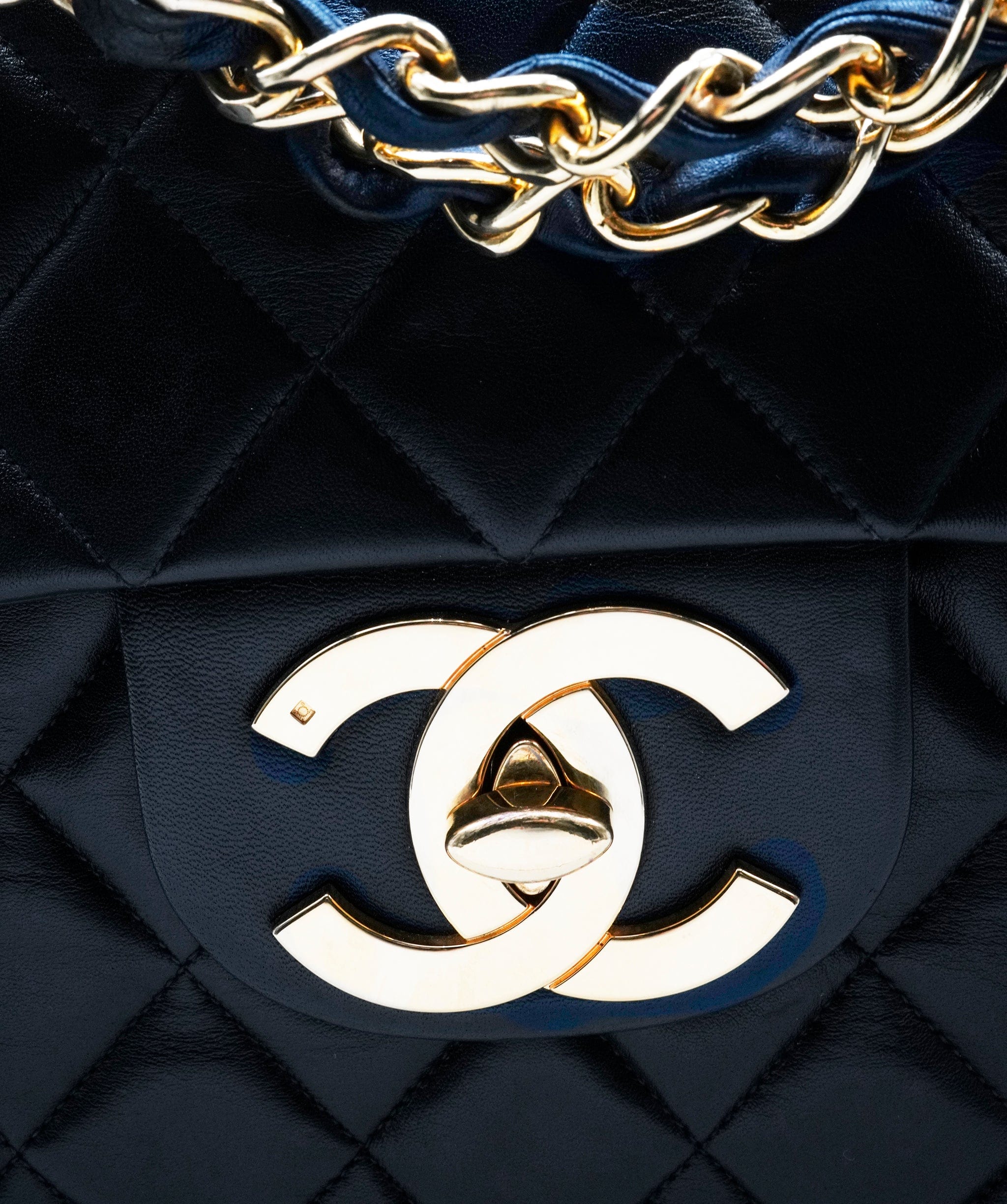 Chanel Chanel Maxi jumbo black lambskin GHW ASL10161