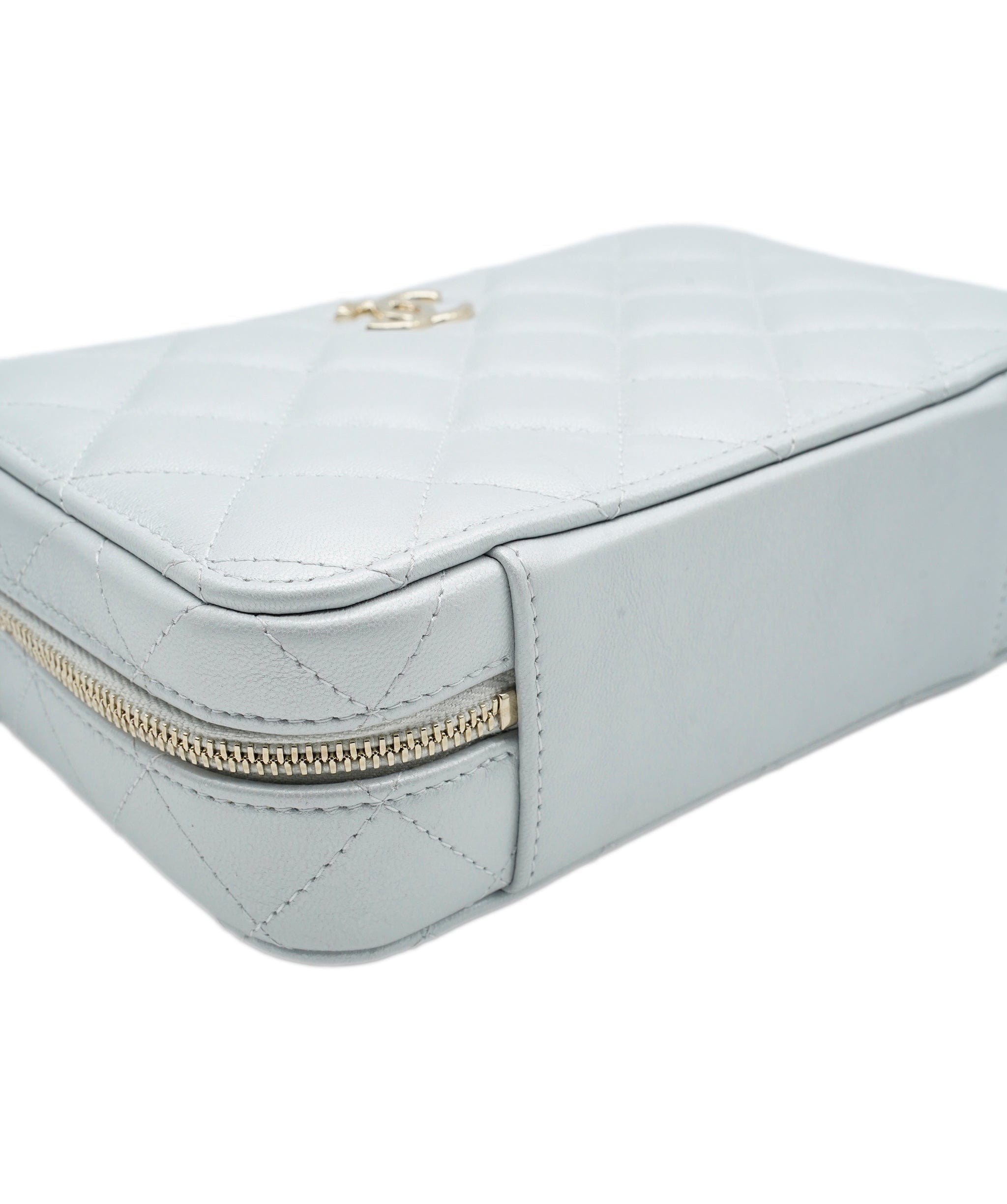 Chanel CHANEL Metallic Lambskin Quilted Top Handle Vanity Case Silver ALC0794