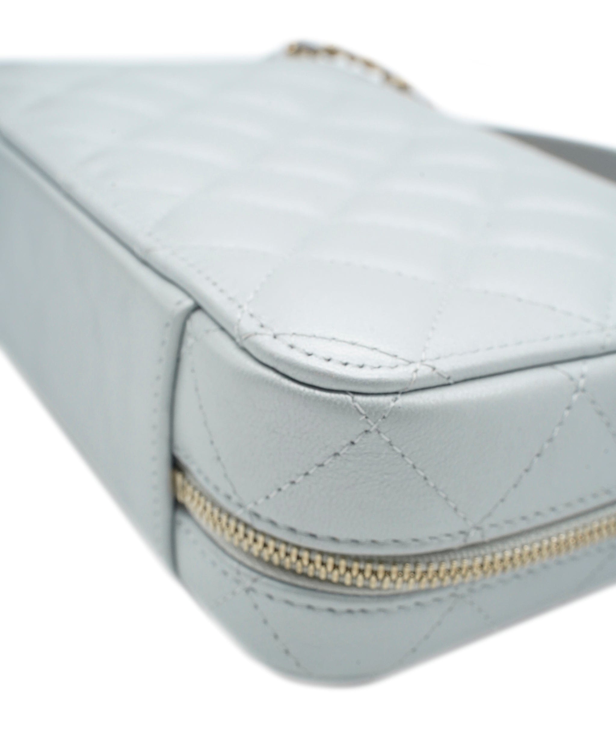 Chanel CHANEL Metallic Lambskin Quilted Top Handle Vanity Case Silver ALC0794