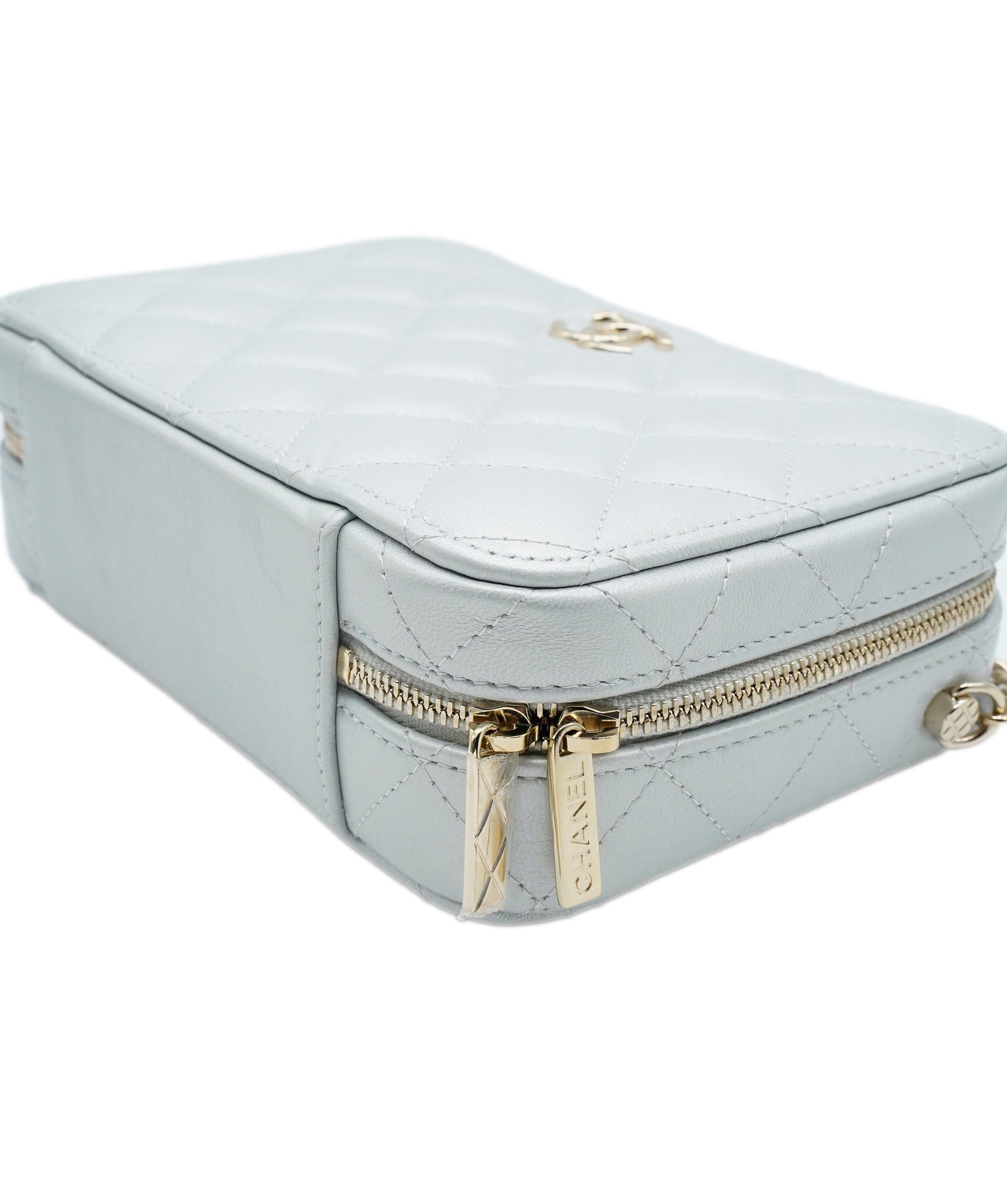 Chanel CHANEL Metallic Lambskin Quilted Top Handle Vanity Case Silver ALC0794