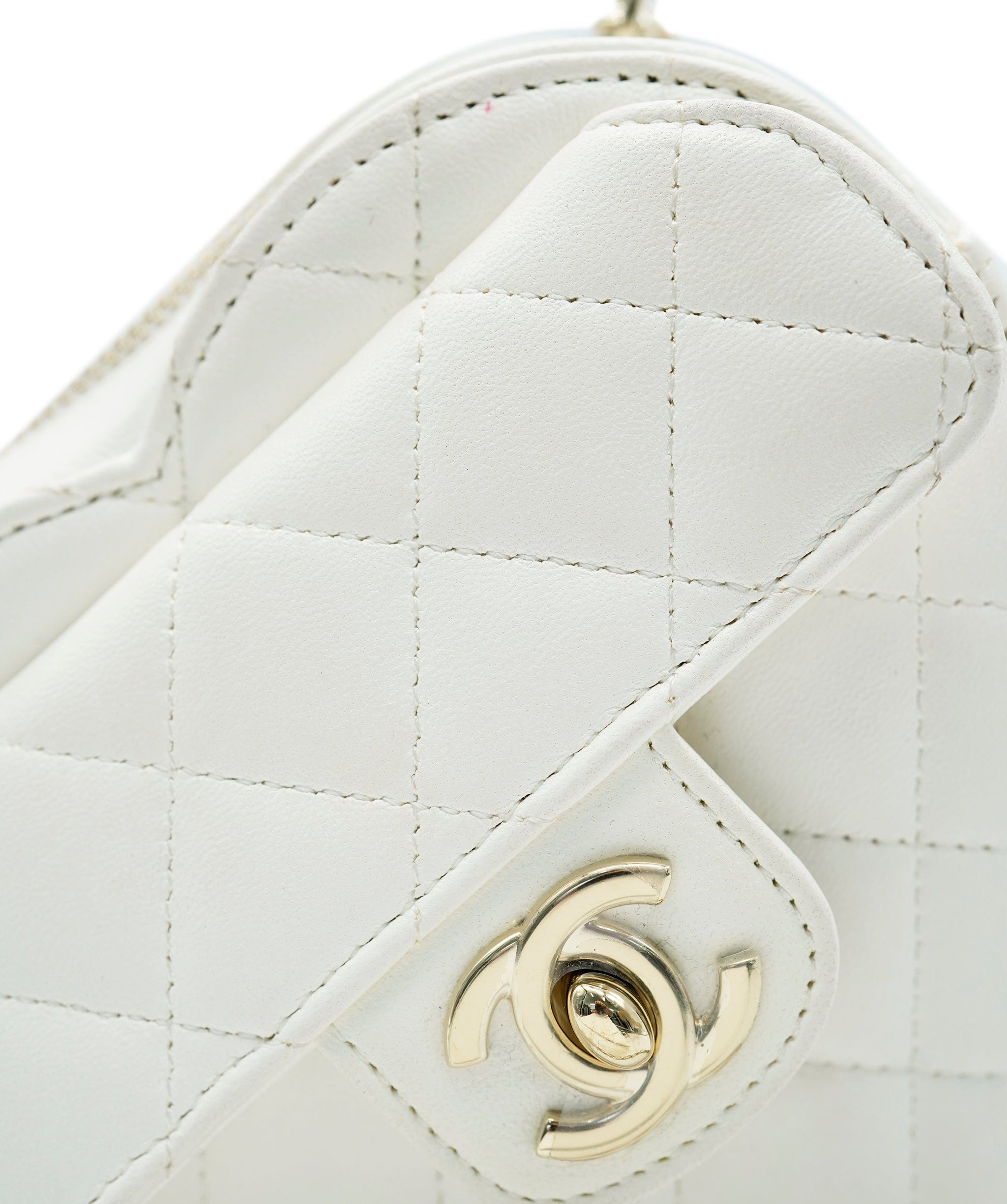 Chanel Chanel mini heart bag white lambskin AVC1299