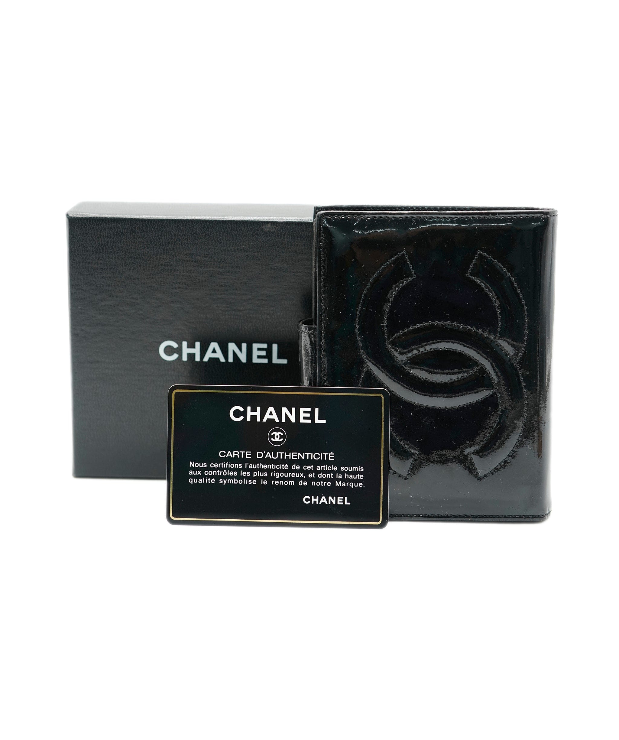 Chanel Chanel patent CC Compact Wallet  ALC0871