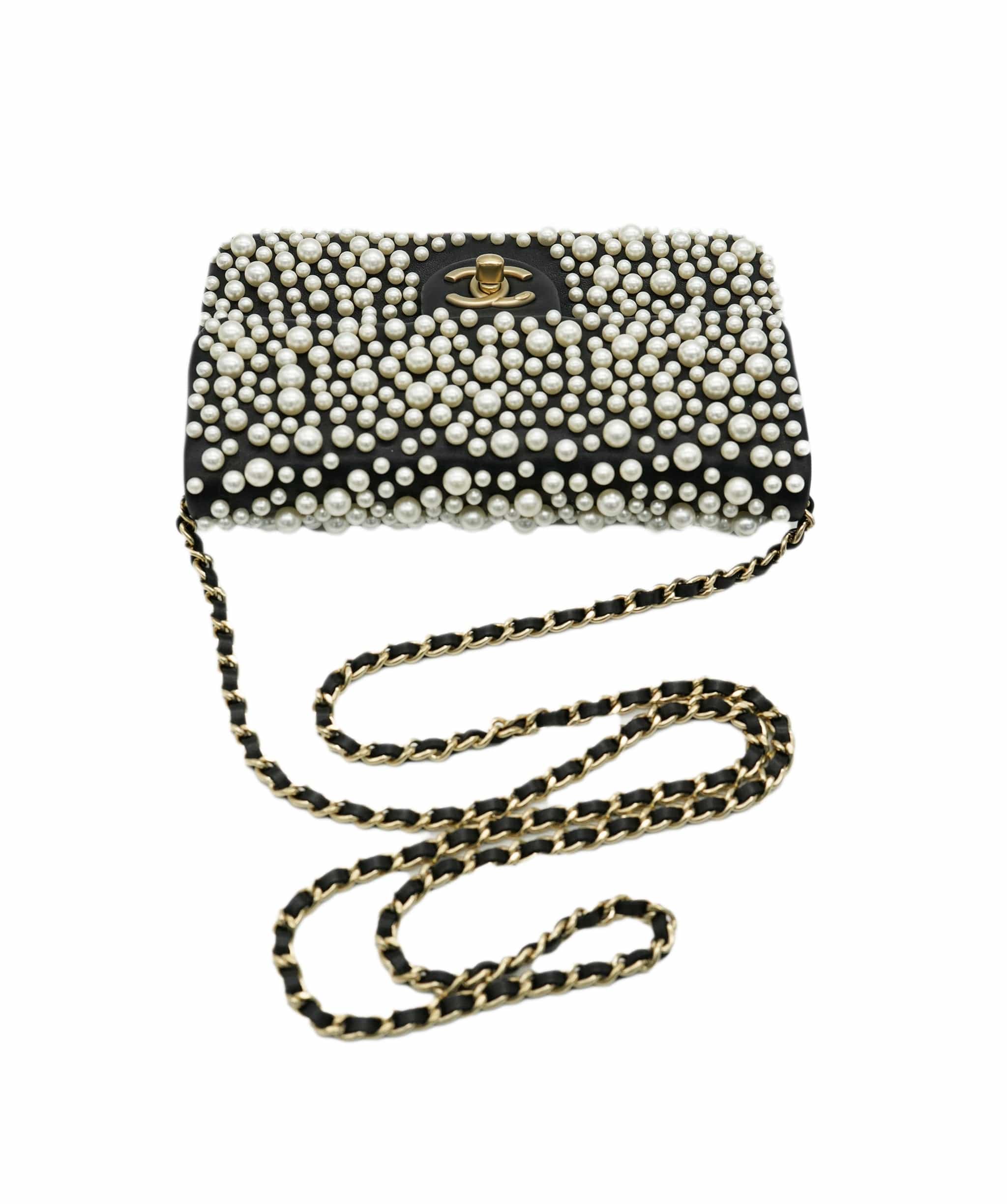 Chanel Chanel pearl clutch on chain AJC0719