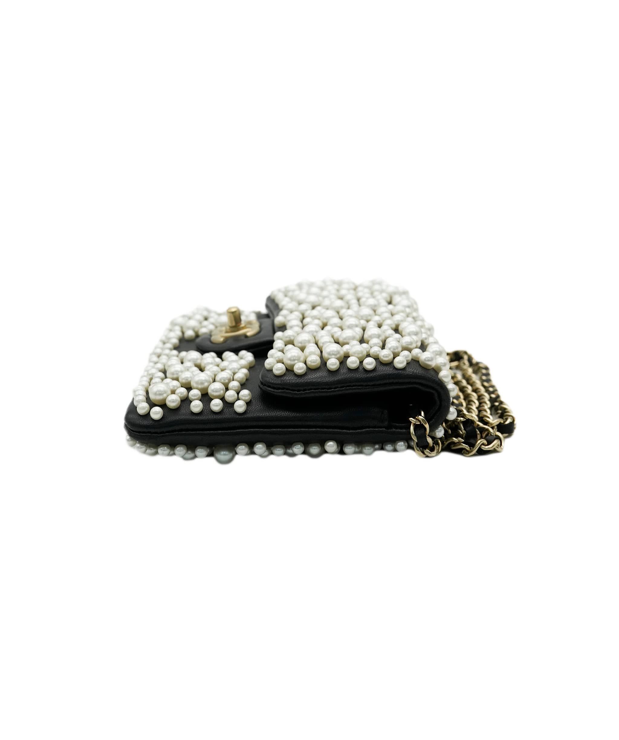 Chanel Chanel pearl clutch on chain AJC0719