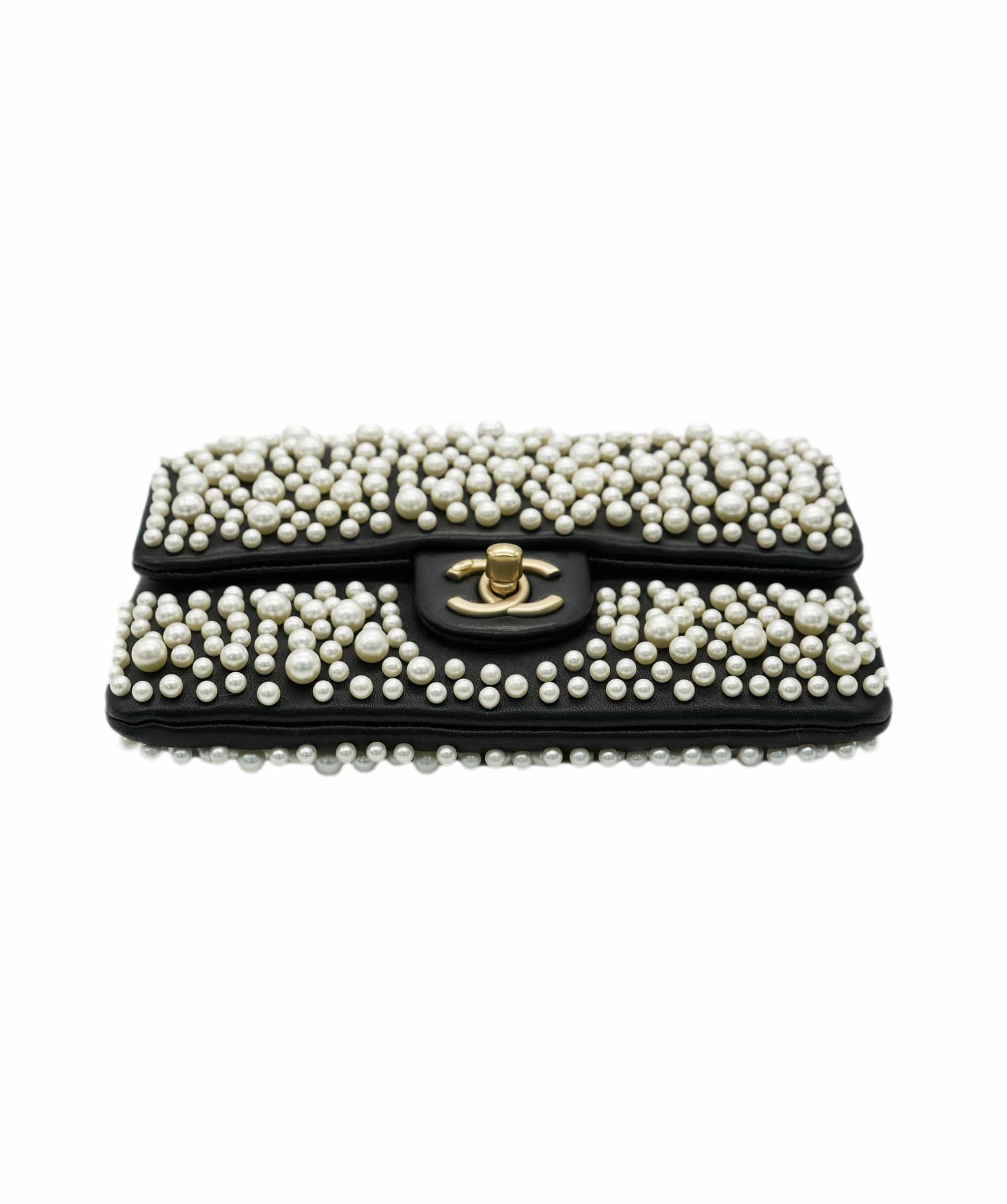 Chanel Chanel pearl clutch on chain AJC0719