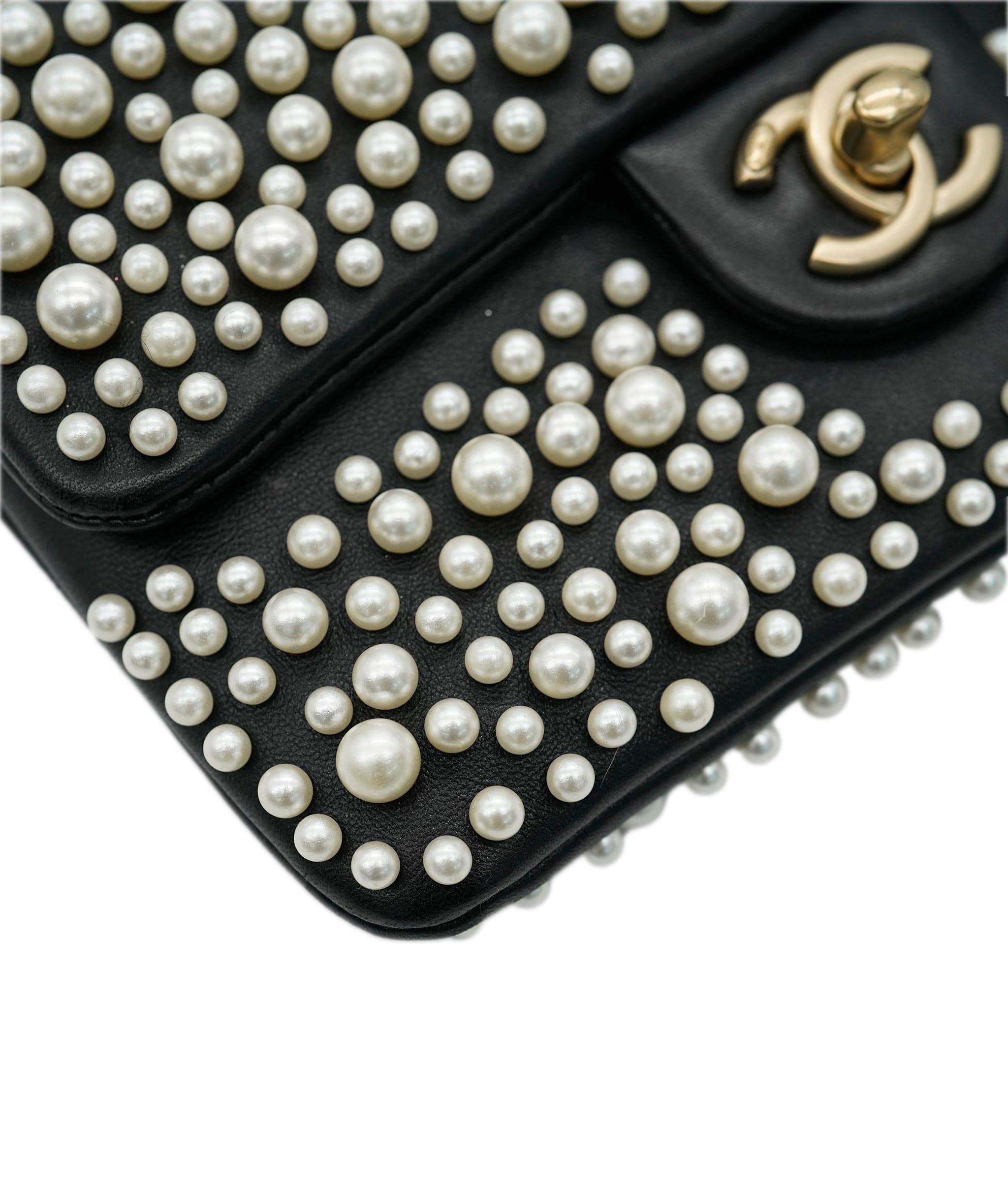 Chanel Chanel pearl clutch on chain AJC0719