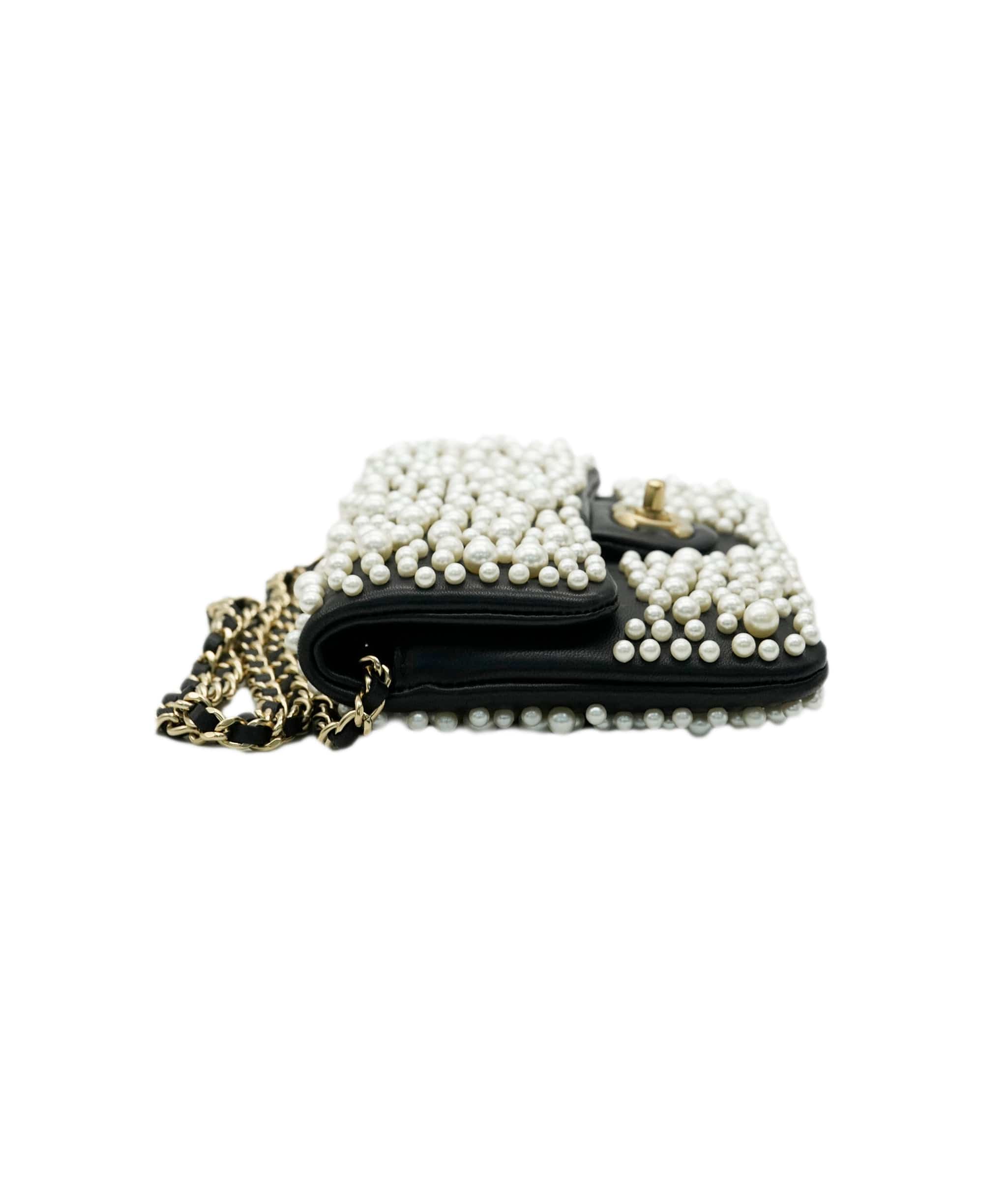 Chanel Chanel pearl clutch on chain AJC0719