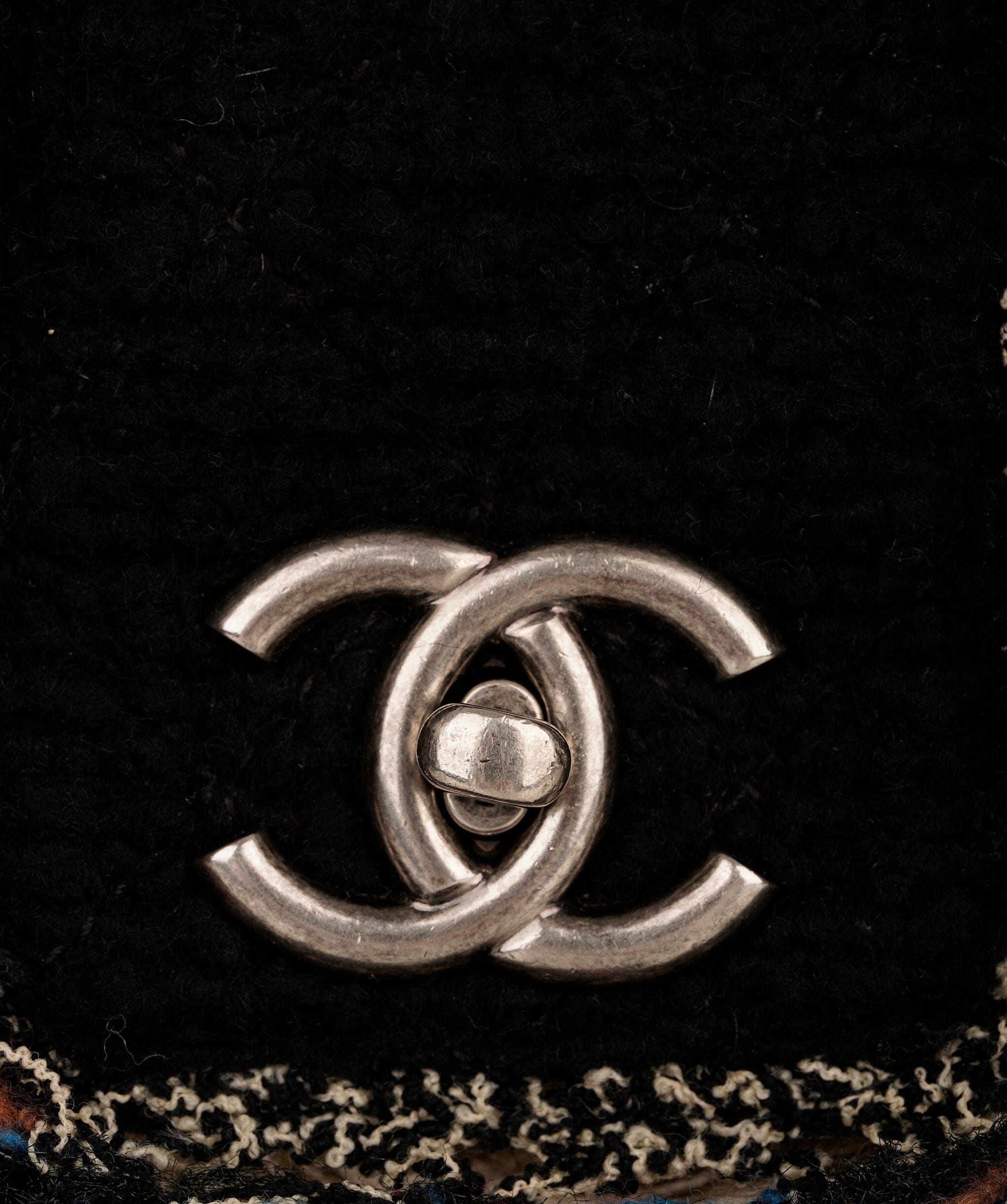 Chanel Chanel Timeless Jumbo fur arctic shw FW2010 bag - APC0032