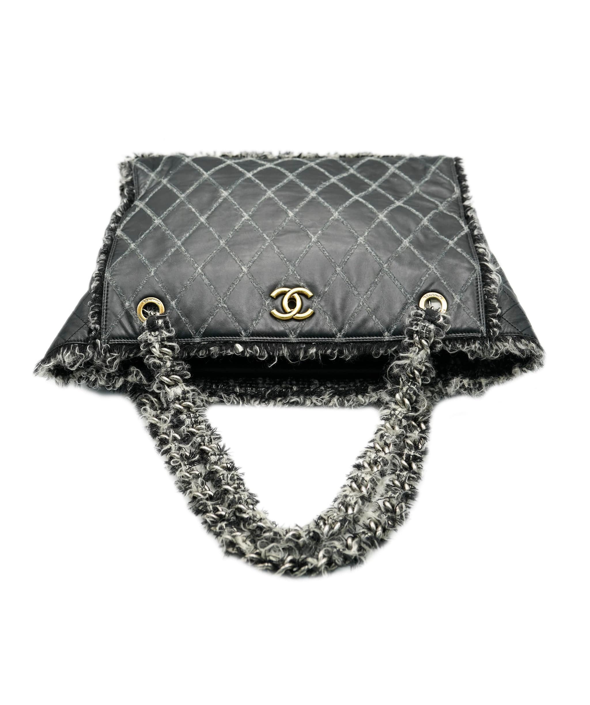 Chanel Chanel tote bag quilted leather and tweed AVC1959