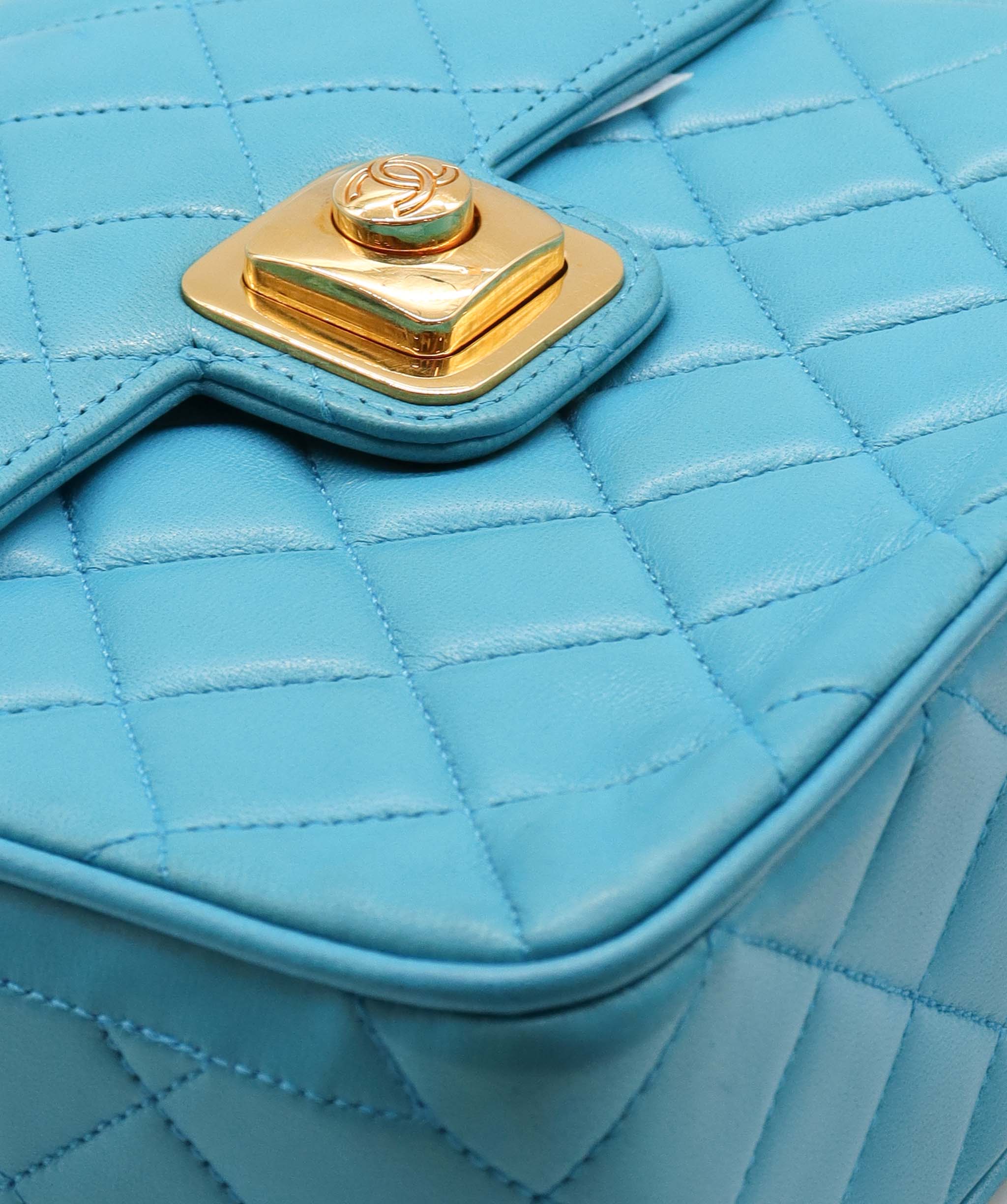 Chanel Chanel turquoise lambskin pop lock bag  90247403 DXBS0606