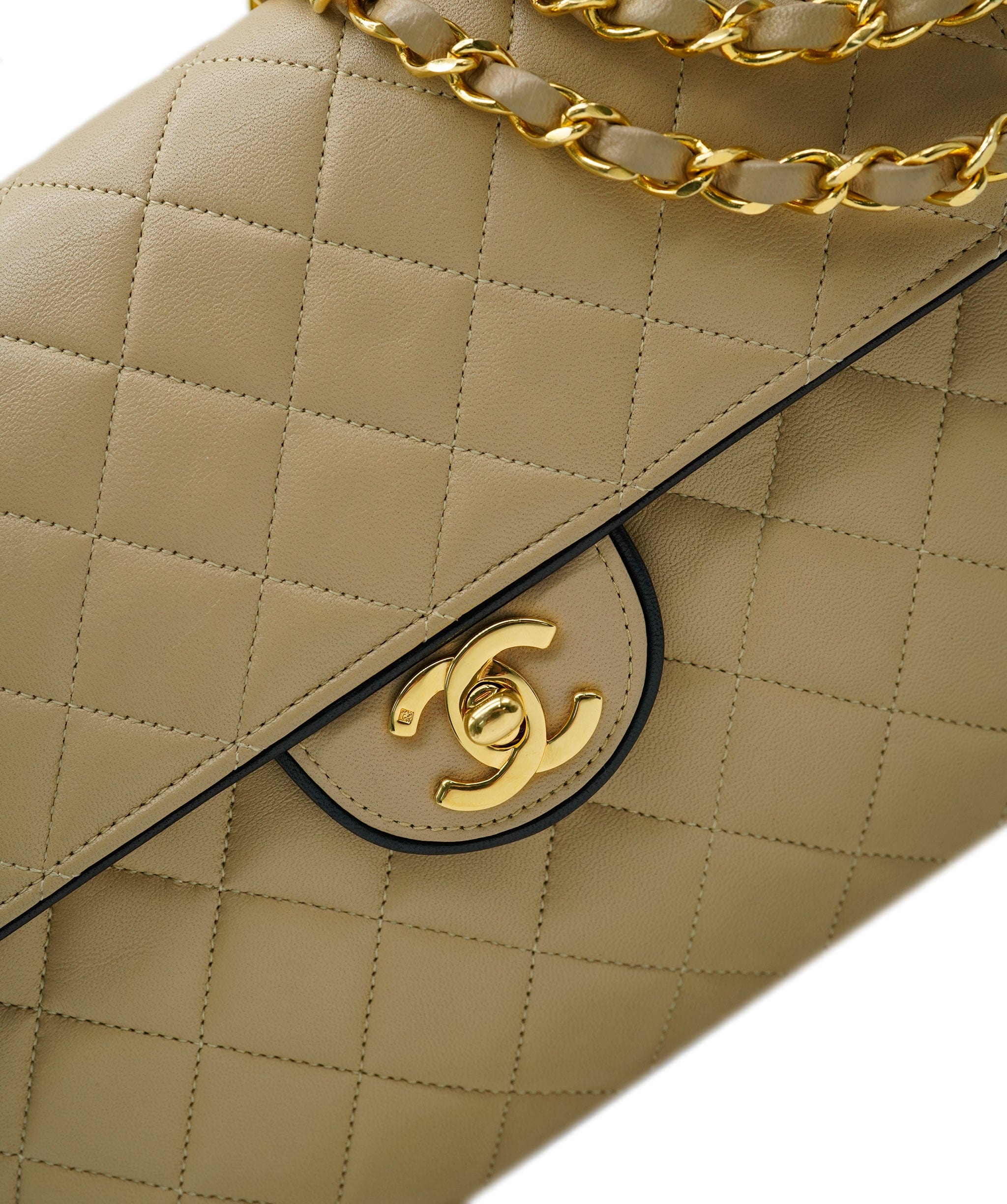 Chanel Chanel Vintage Classic Flap Small Beige / Black Trim Lambskin GHW SKL1631