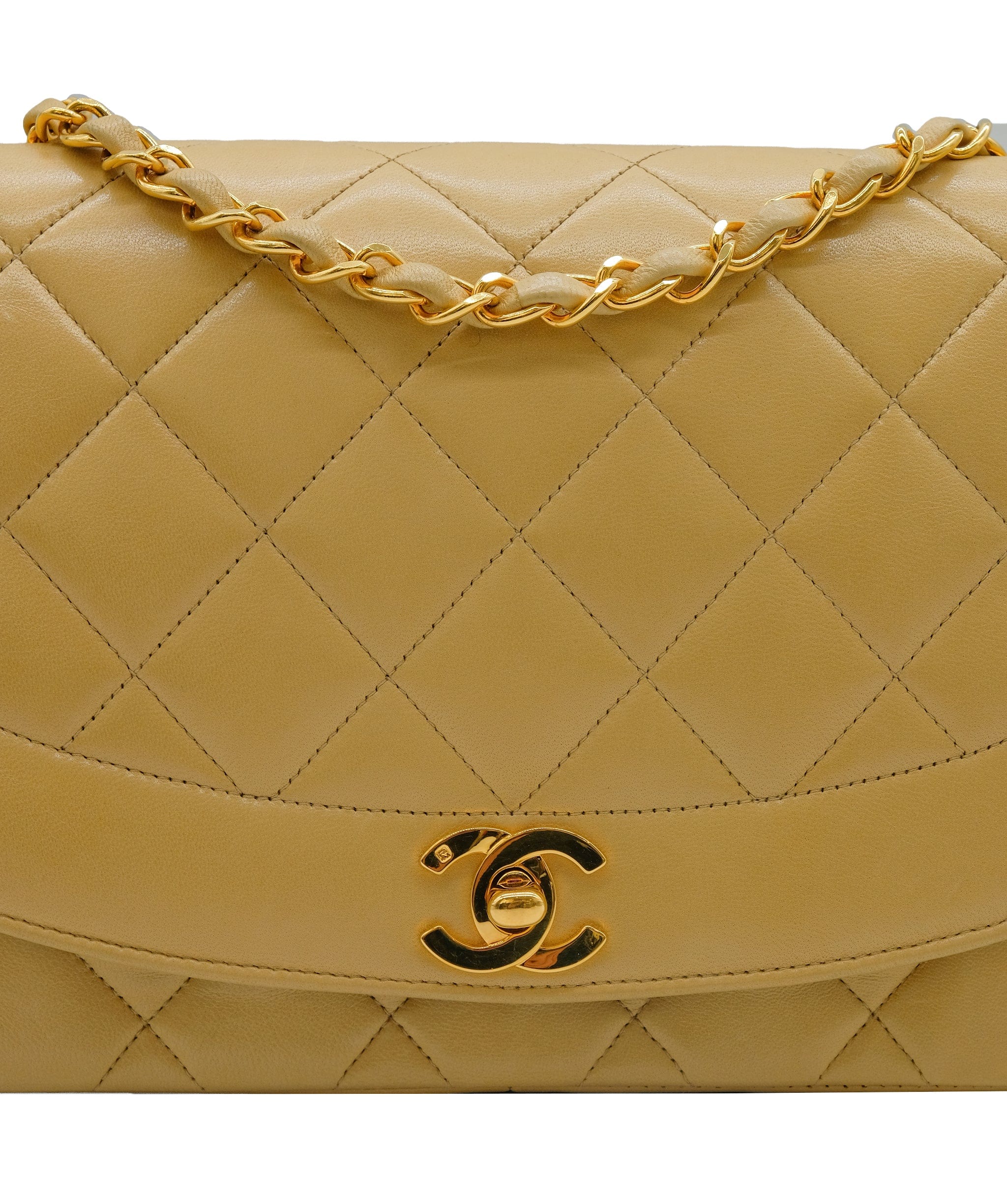 Chanel CHANEL VINTAGE DIANA MEDIUM CHAIN SHOULDER BAG BEIGE LAMB SKIN	 DXBS0420