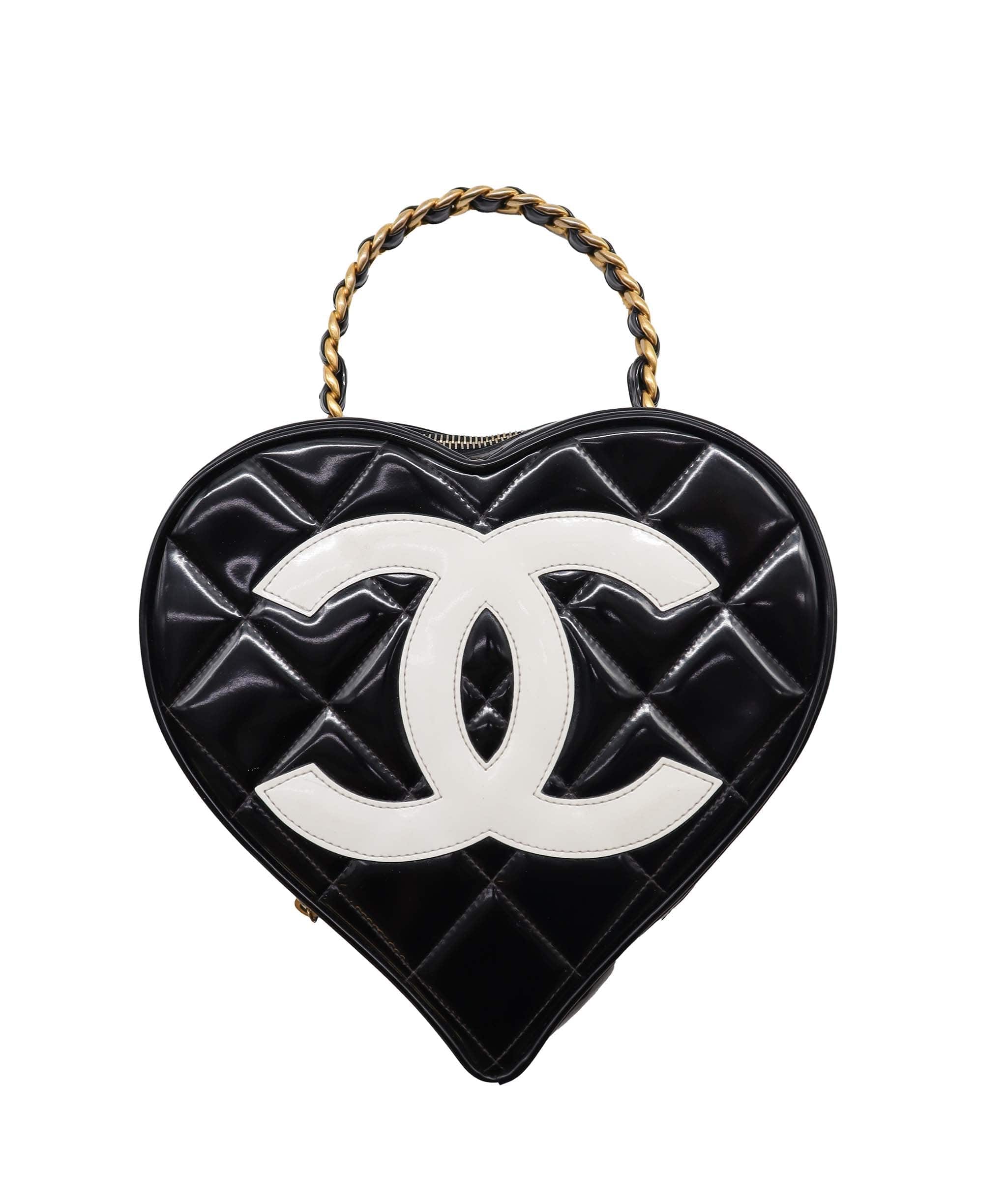 Chanel CHANEL VINTAGE HEART VANITY HAND BAG BLACK ENAMEL DXBS2211