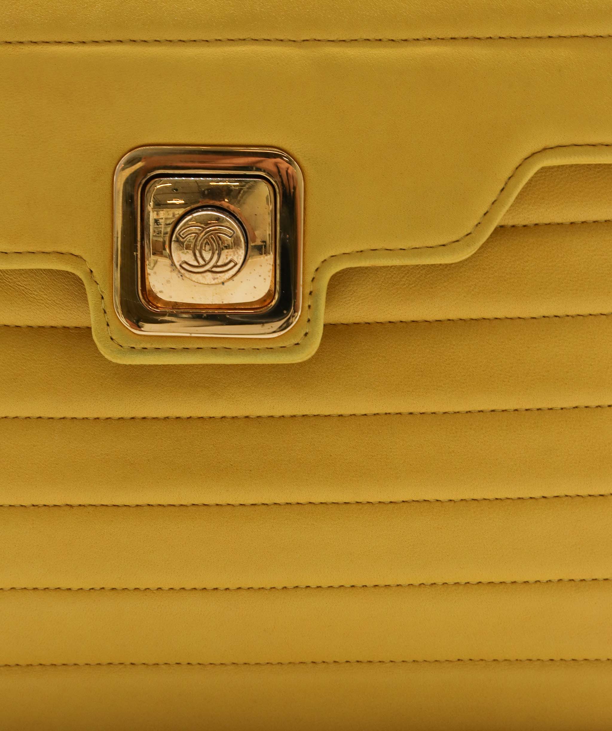 Chanel CHANEL VINTAGE SHOULDER BAG LEATHER YELLOW 90247793 DXBS1366