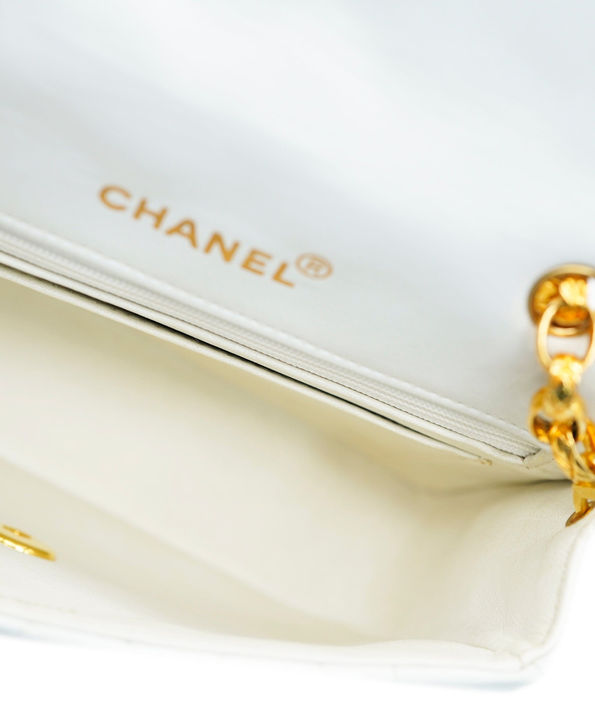 Chanel RARE CHANEL VINTAGE MINI BIJOU CHAIN SHOULDER BAG WHITE LAMB SKIN DBXS0027