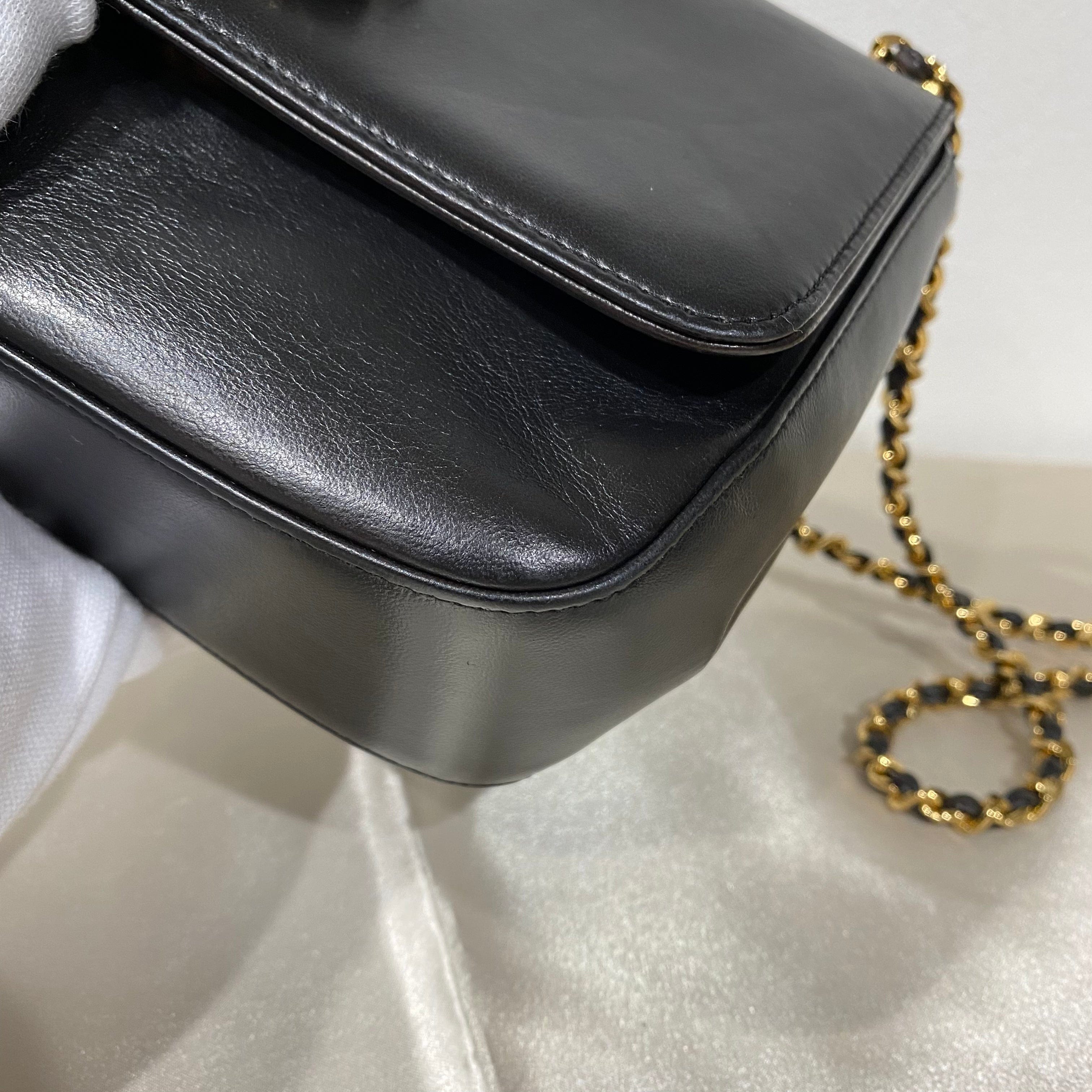 Chanel CHANEL VINTAGE CAMELLIA CHAIN BLACK LAMB SKIN 90202741