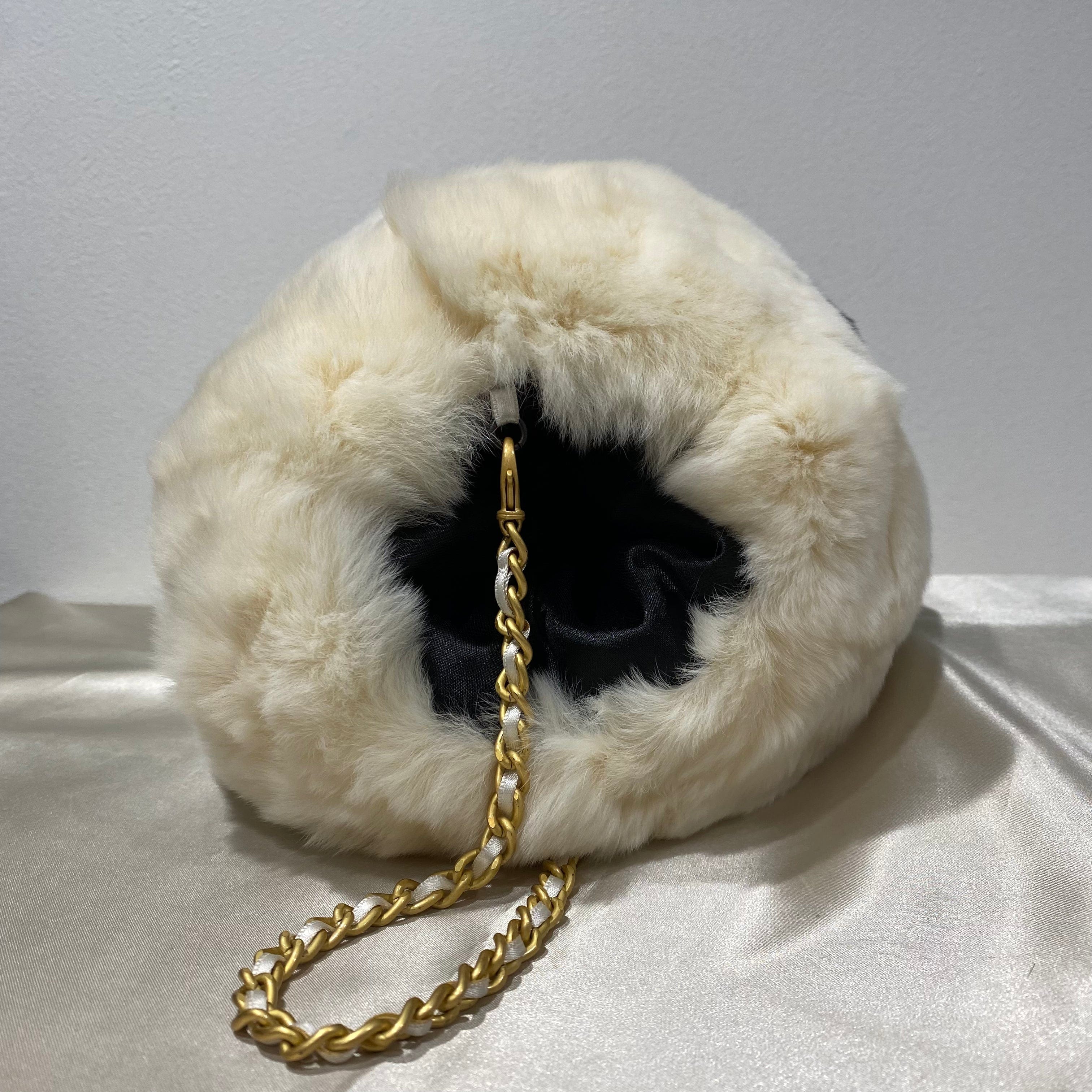 Chanel CHANEL VINTAGE COCOMARK ARM WARMER CHAINSHOULDER BAG WHITE FUR 90208932