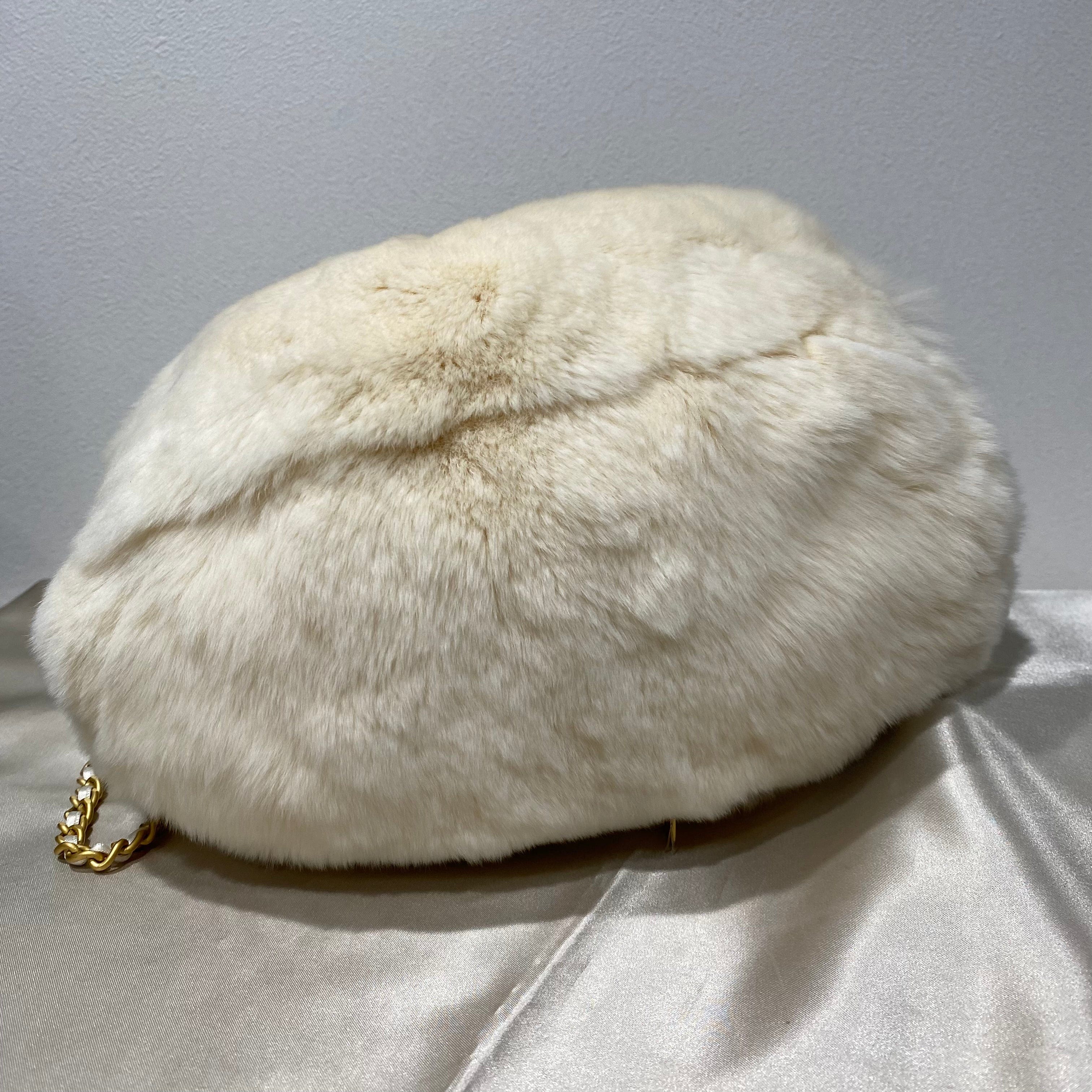 Chanel CHANEL VINTAGE COCOMARK ARM WARMER CHAINSHOULDER BAG WHITE FUR 90208932