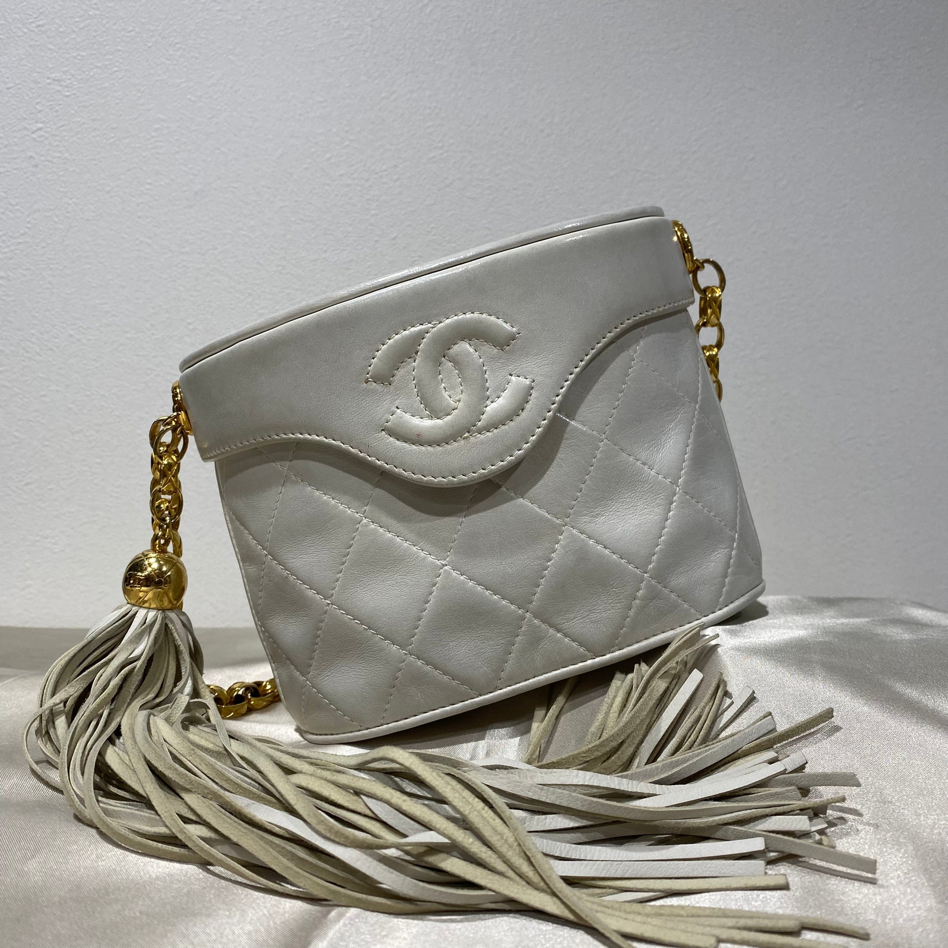 Chanel CHANEL VINTAGE FRINGE BIJOU CHAIN SHOULDER BAG WHITE LAMB SKIN 90202052