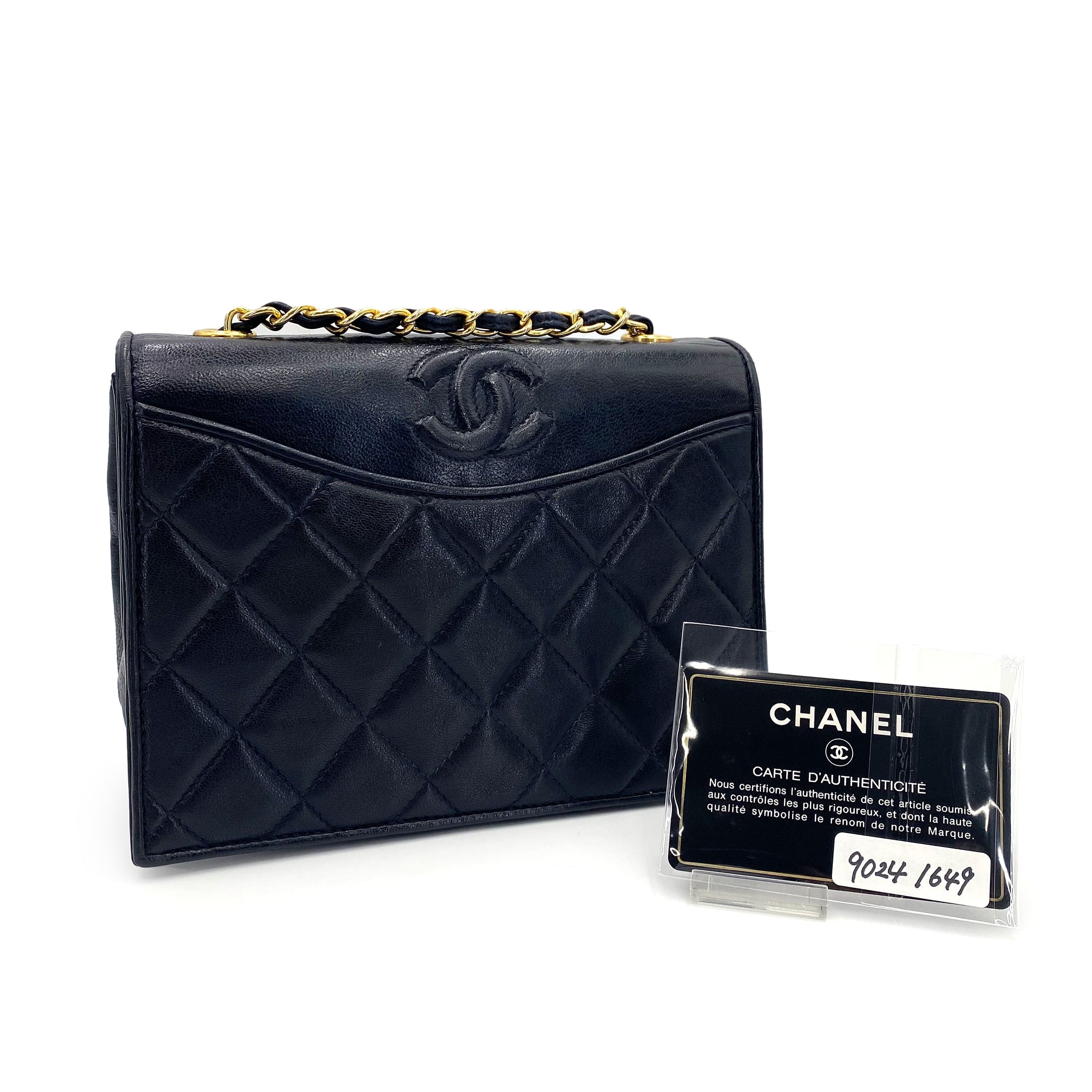 Chanel CHANEL VINTAGE MATELASSE CHAIN SHOULDER BAG NAVY LAMB SKIN 90241649