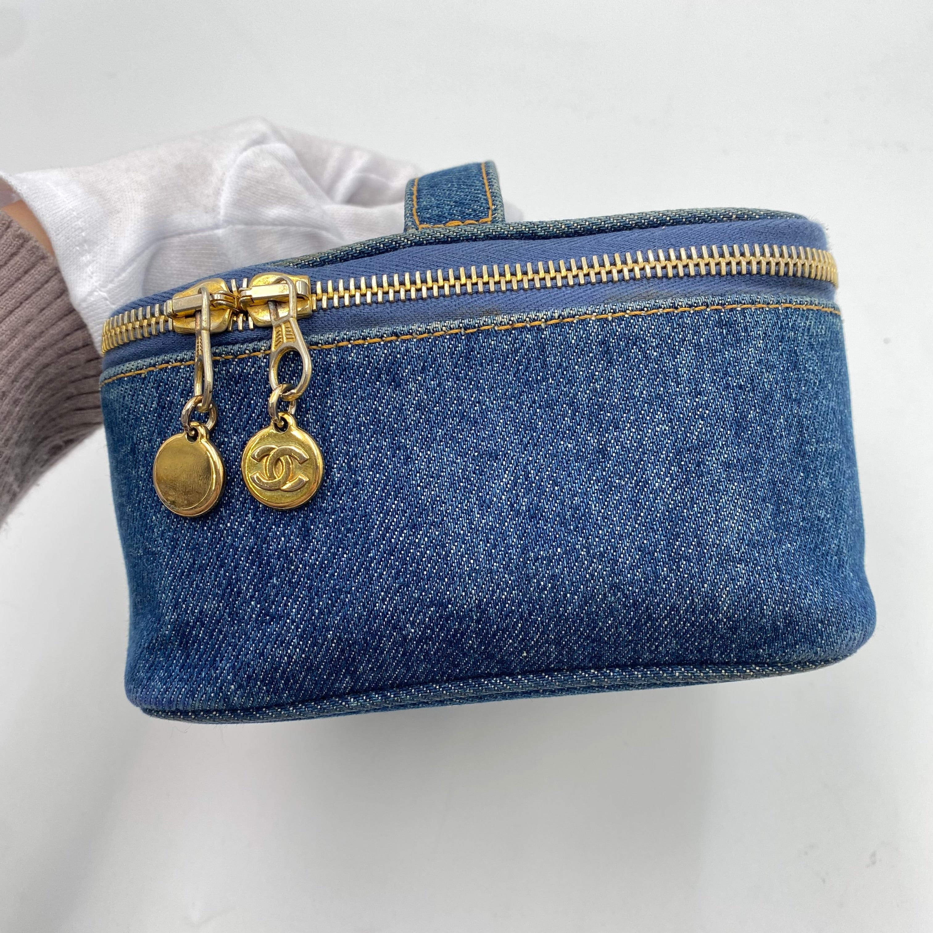 Chanel CHANEL VINTAGE VANITY HAND BAG BLUE DENIM 90218027